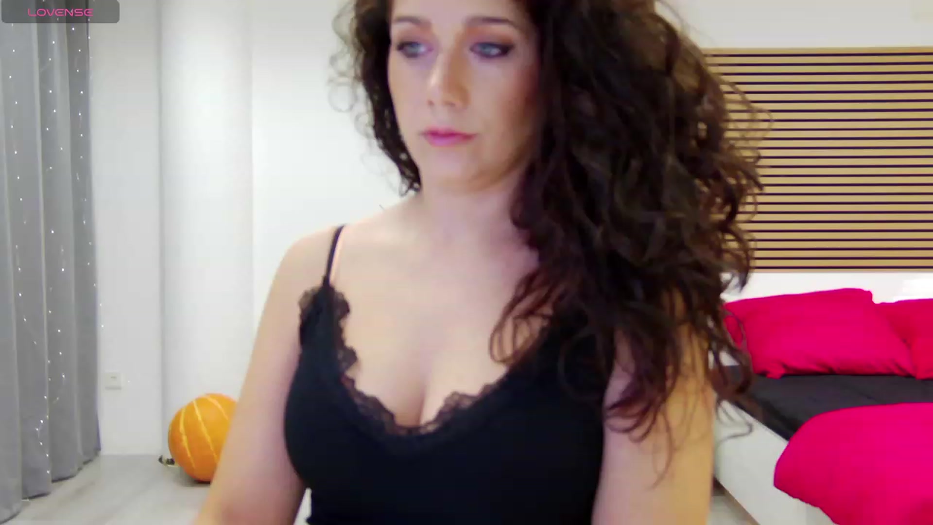 Gallery image thumbnail from Squirrel_MFC's myfreecams stream on, 10/20/2023, 20:18 image 7 of 20
