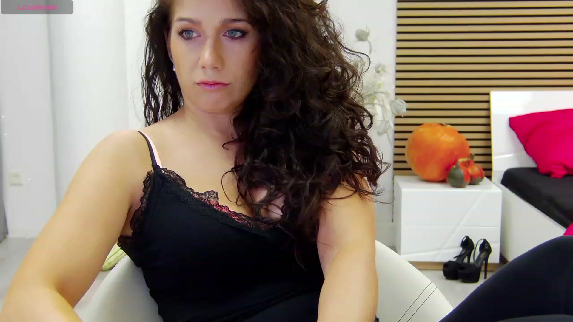 Gallery image thumbnail from Squirrel_MFC's myfreecams stream on, 10/20/2023, 20:53 image 1 of 20