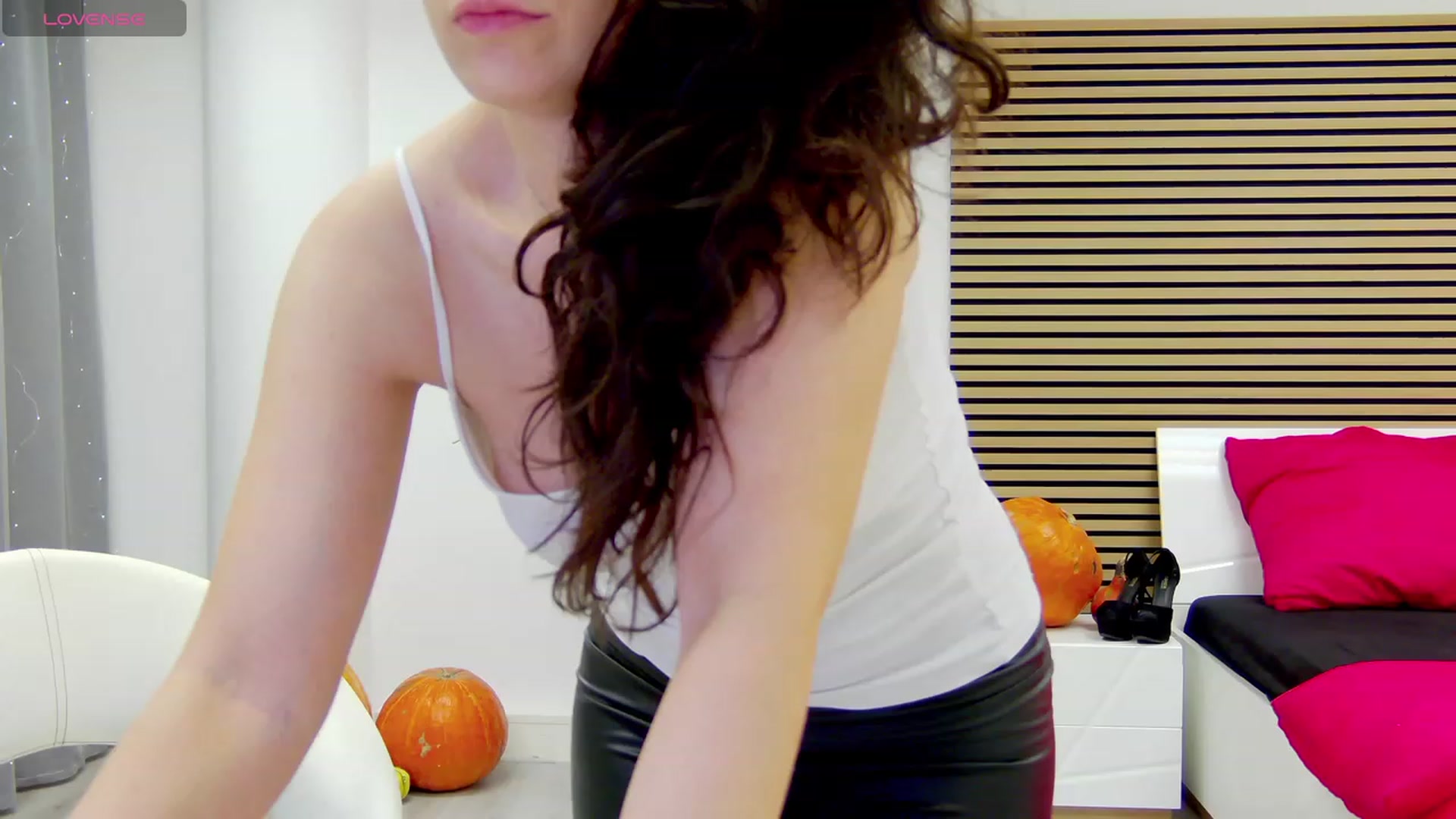 Gallery image thumbnail from Squirrel_MFC's myfreecams stream on, 11/12/2023, 21:50 image 18 of 20