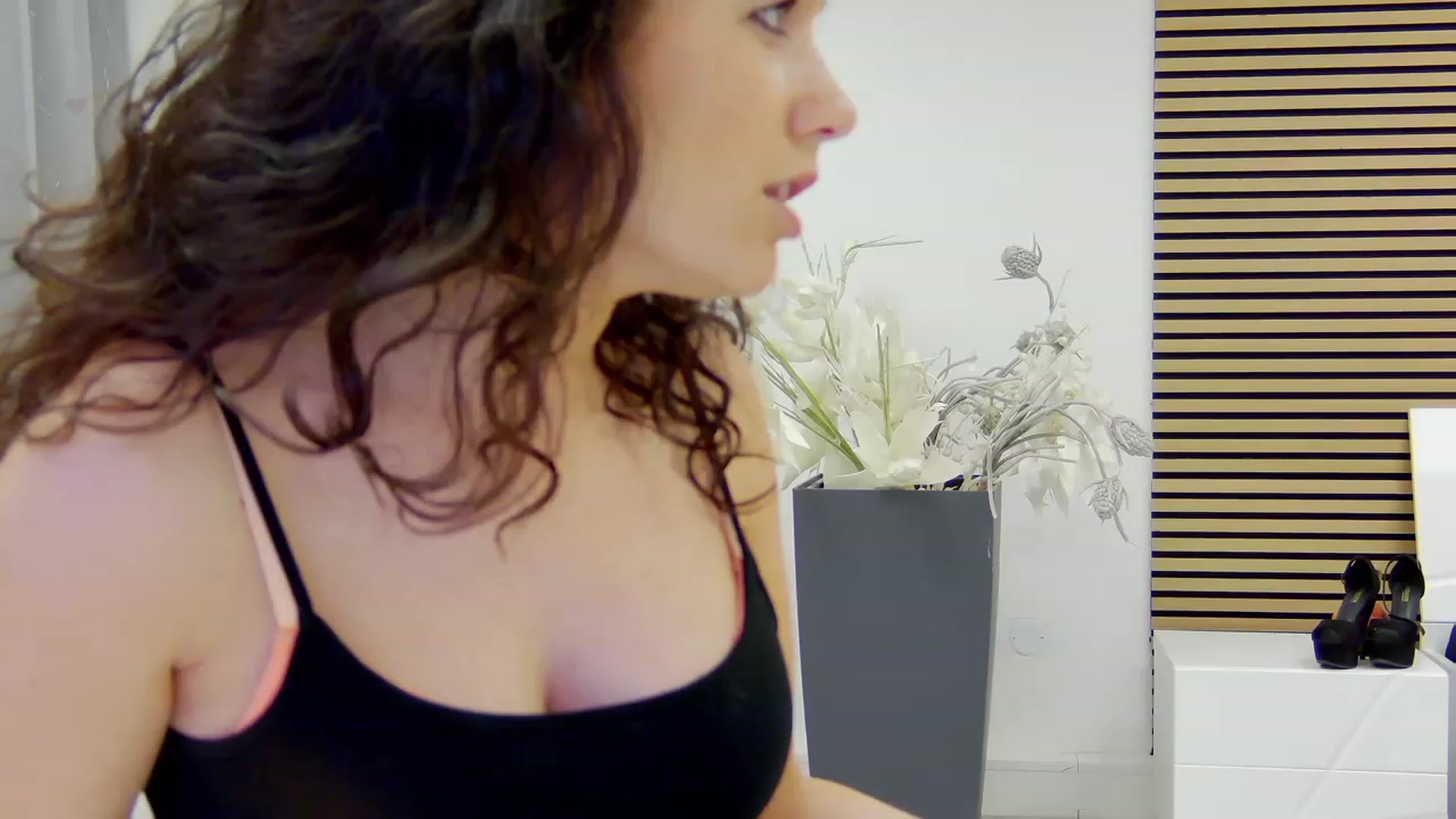 Gallery image thumbnail from Squirrel_MFC's myfreecams stream on, 11/20/2023, 23:30 image 9 of 20