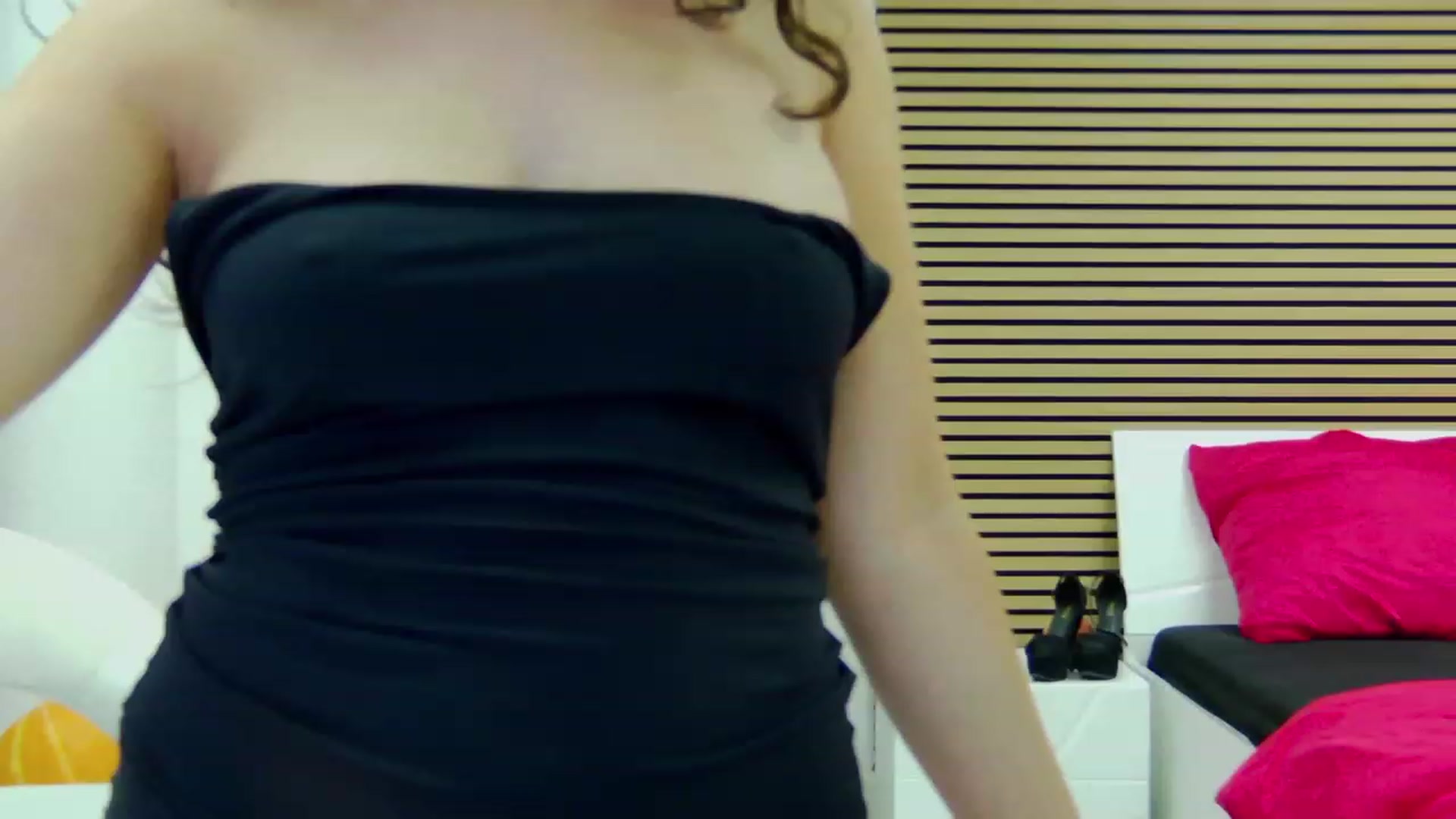 Gallery image thumbnail from Squirrel_MFC's myfreecams stream on, 11/21/2023, 22:20 image 17 of 20