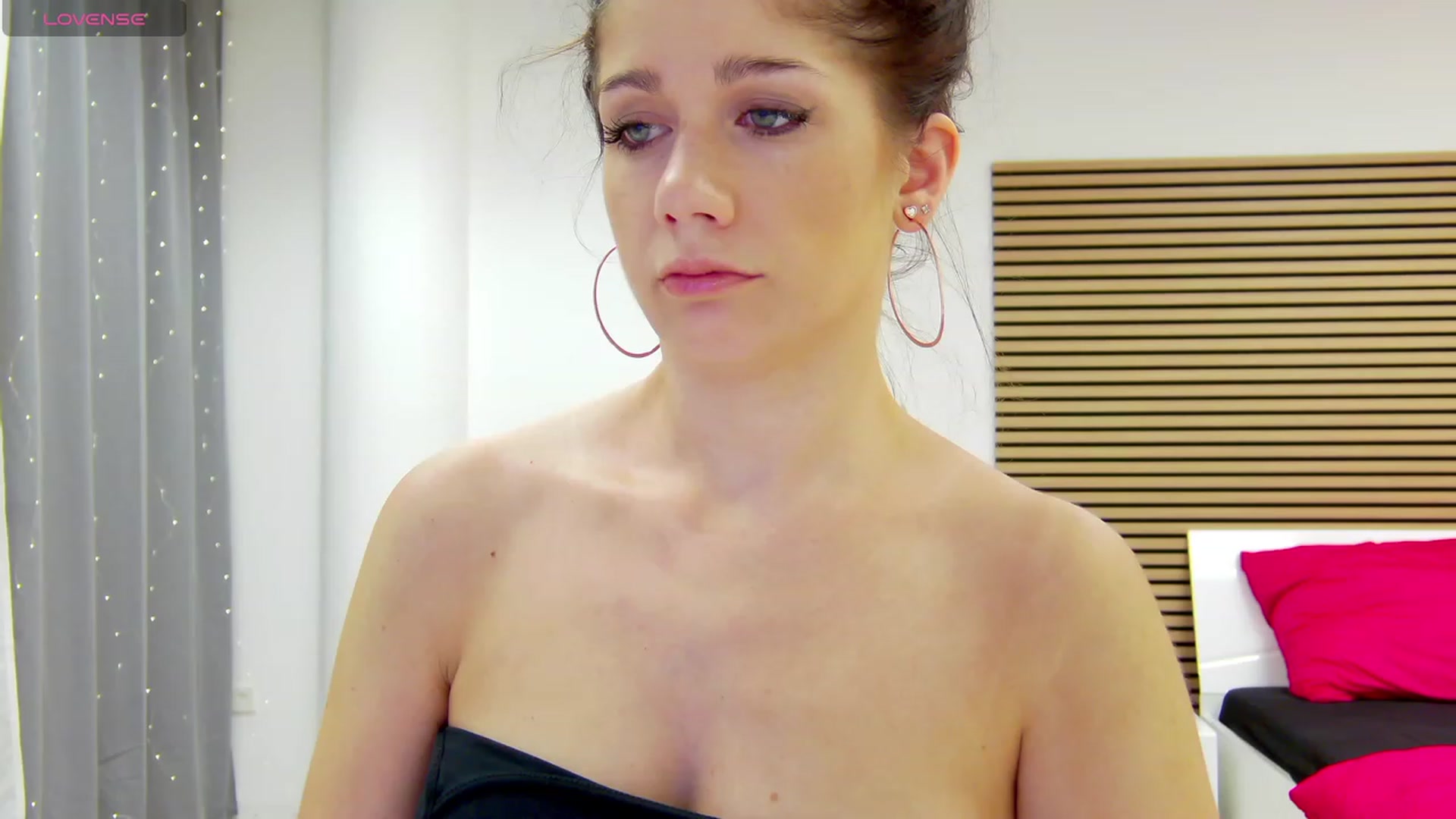 Gallery image thumbnail from Squirrel_MFC's myfreecams stream on, 12/07/2023, 01:20 image 10 of 20
