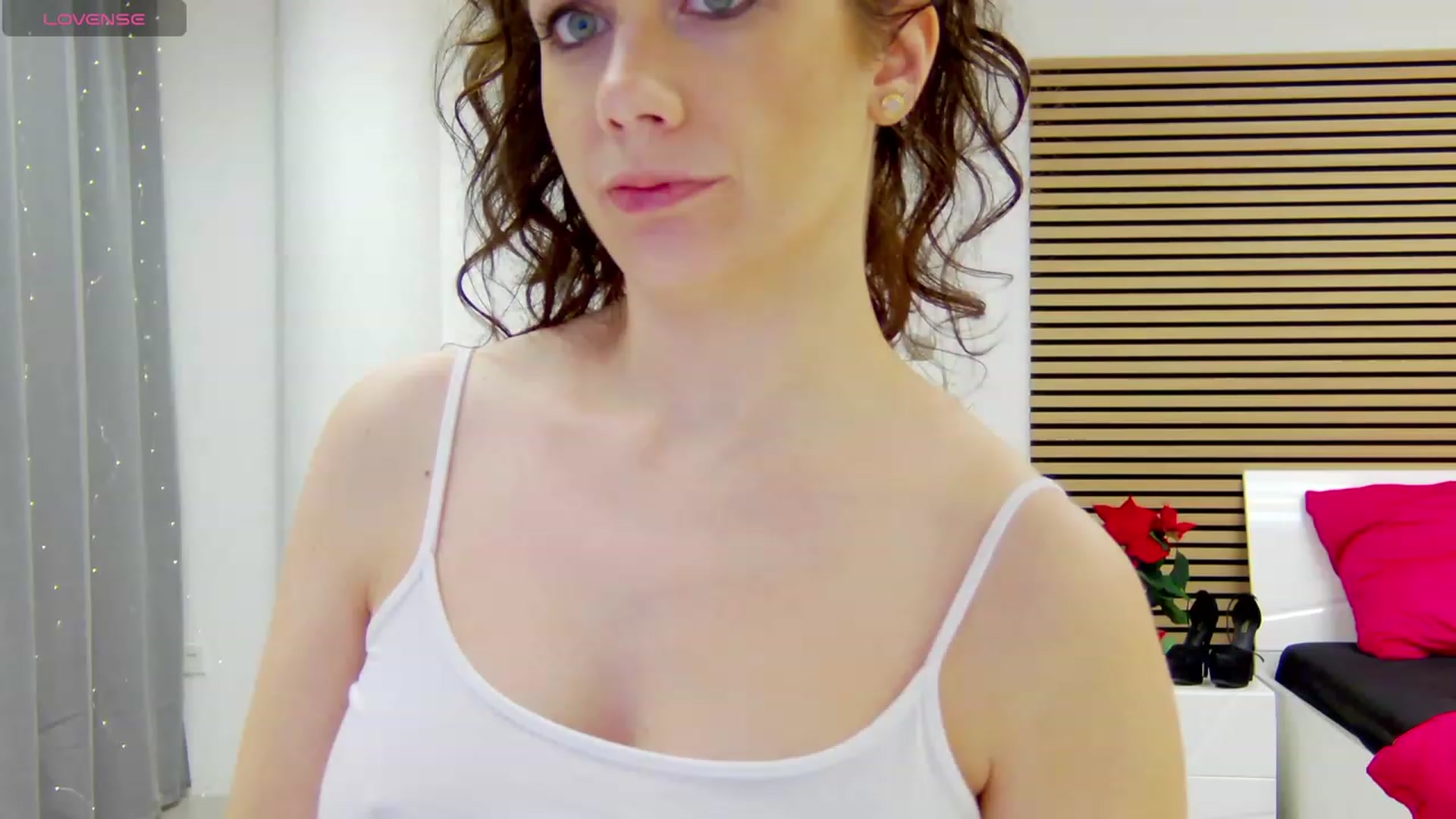 Gallery image thumbnail from Squirrel_MFC's myfreecams stream on, 12/12/2023, 24:25 image 16 of 20