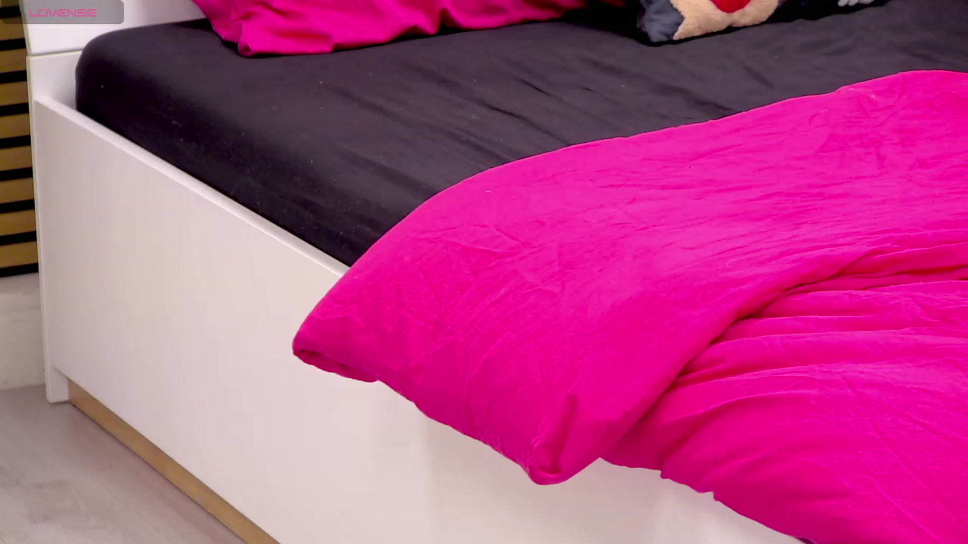 Gallery image thumbnail from Squirrel_MFC's myfreecams stream on, 03/01/2024, 24:04 image 3 of 20