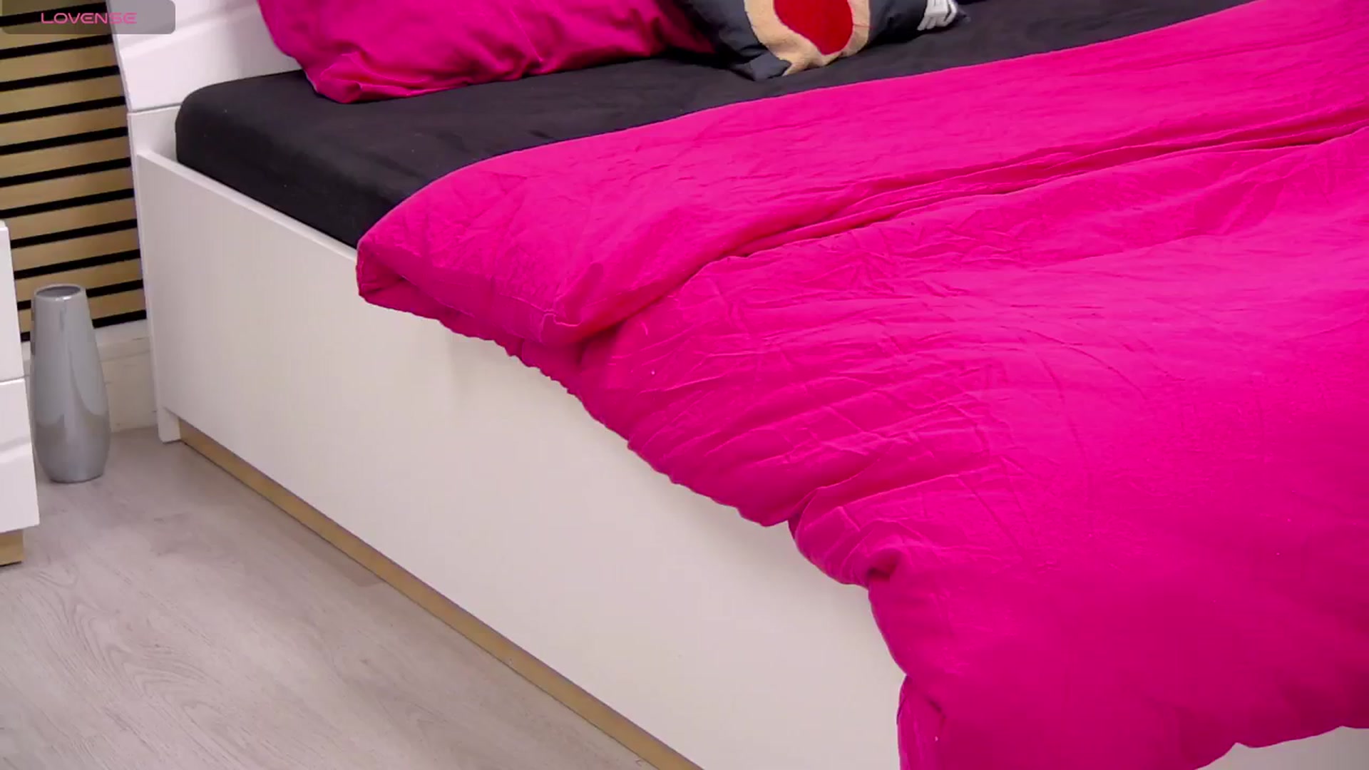 Gallery image thumbnail from Squirrel_MFC's myfreecams stream on, 03/20/2024, 18:49 image 15 of 20