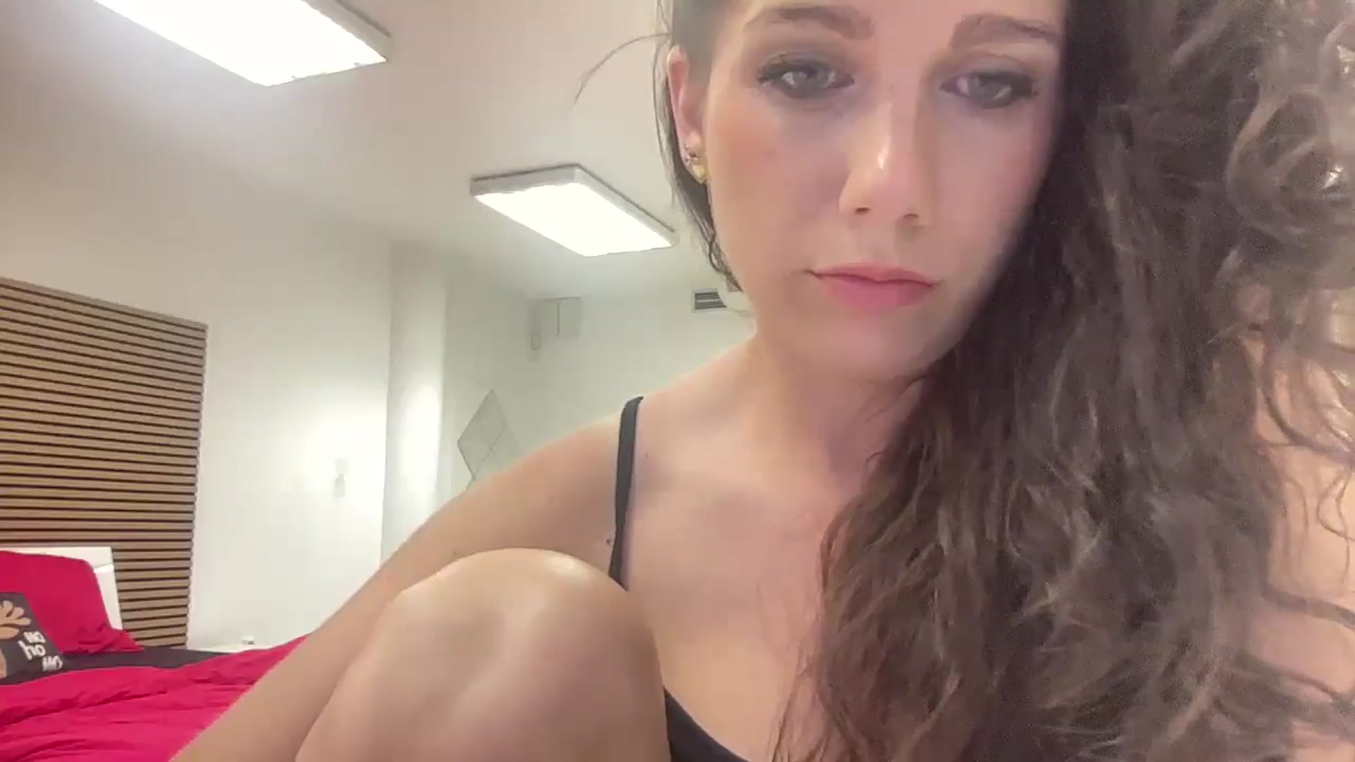 Gallery image thumbnail from Squirrel_MFC's myfreecams stream on, 06/11/2024, 23:57 image 6 of 20