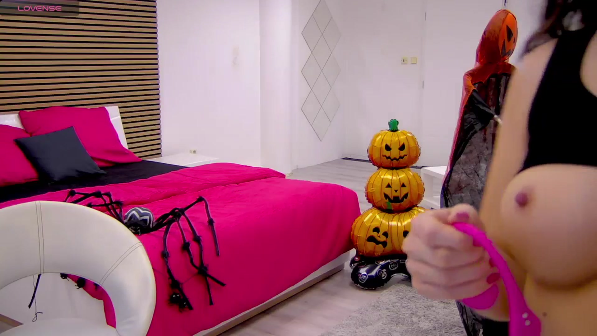 Gallery image thumbnail from Squirrel_MFC's myfreecams stream on, 10/30/2024, 07:08 image 5 of 20