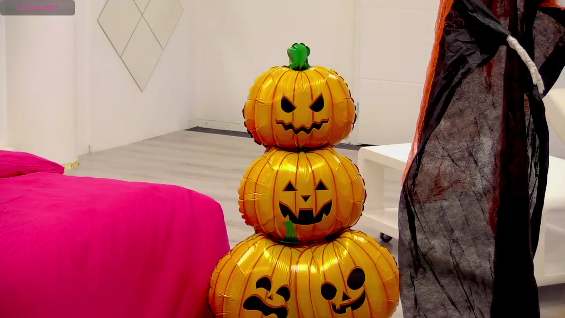 Gallery image thumbnail from Squirrel_MFC's myfreecams stream on, 10/30/2024, 07:08 image 7 of 20