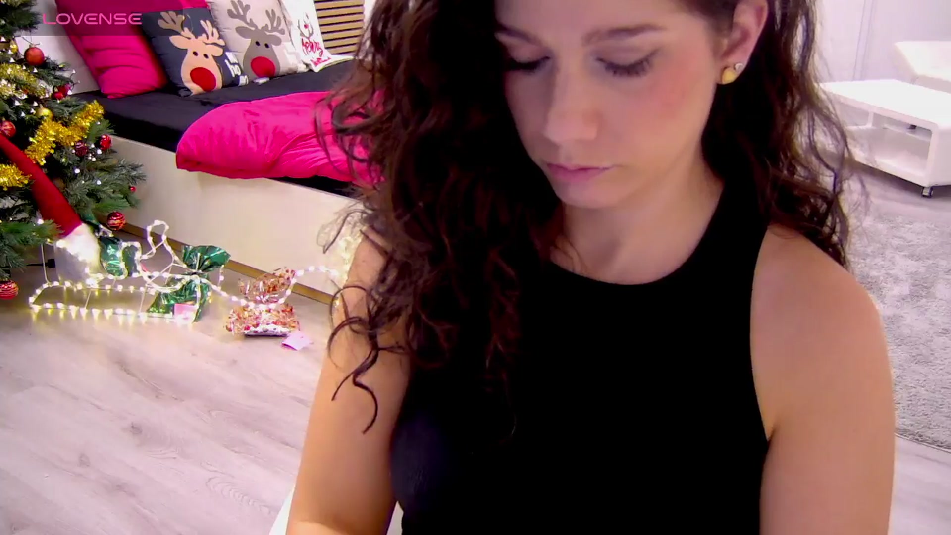 Gallery image thumbnail from Squirrel_MFC's myfreecams stream on, 12/18/2024, 17:06 image 7 of 20
