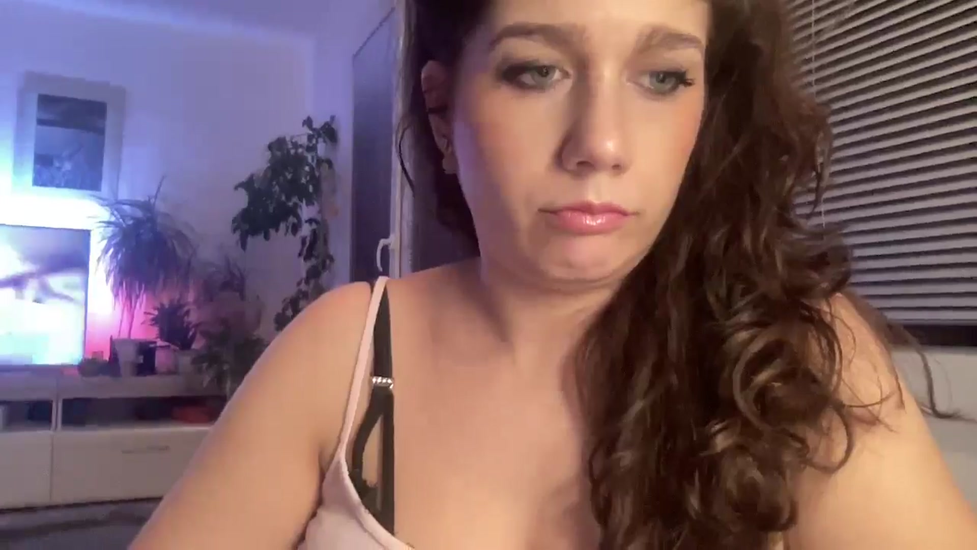 Gallery image thumbnail from Squirrel_MFC's myfreecams stream on, 02/08/2026, 24:00 image 5 of 20