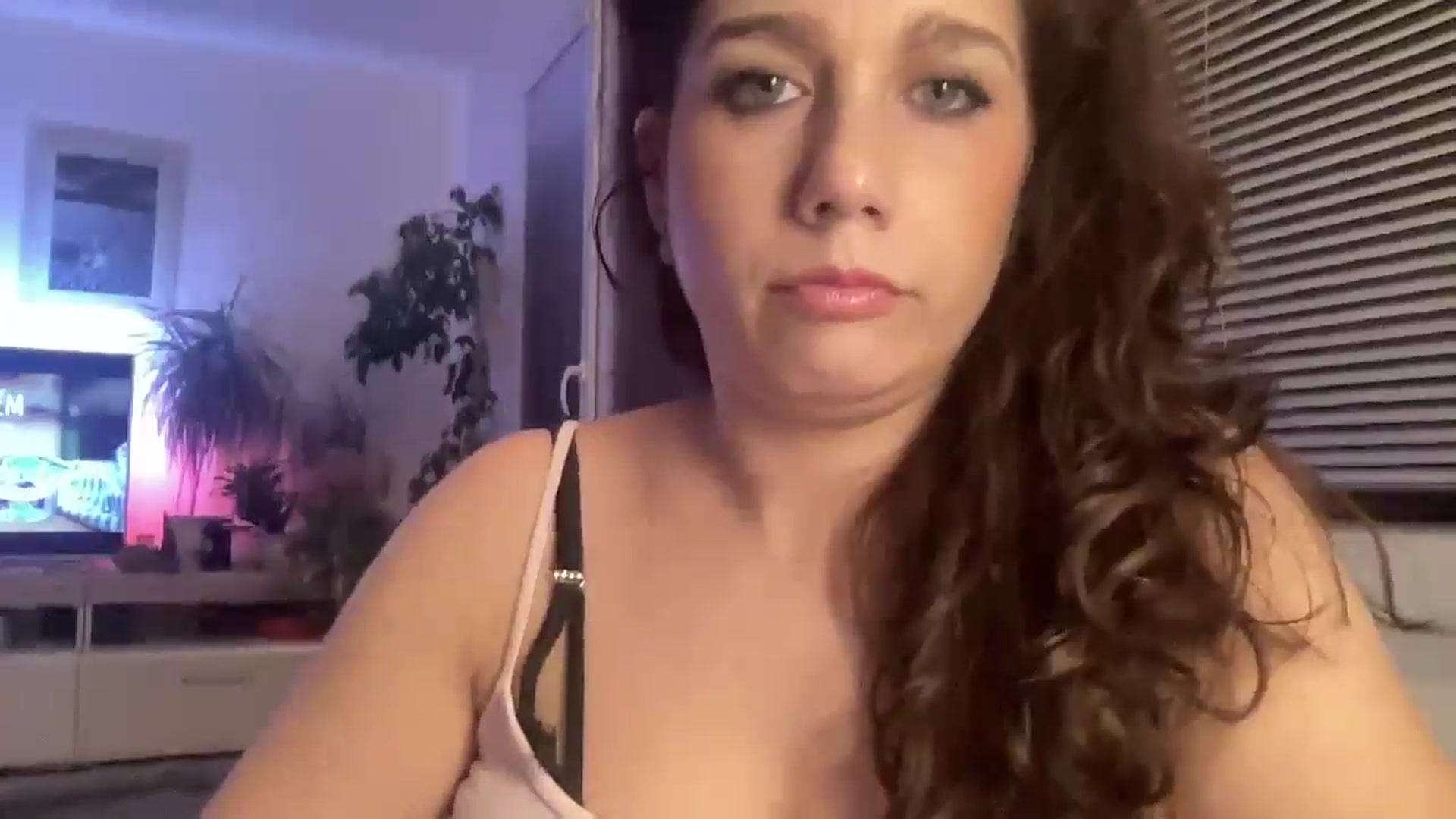 Gallery image thumbnail from Squirrel_MFC's myfreecams stream on, 02/08/2026, 24:00 image 6 of 20