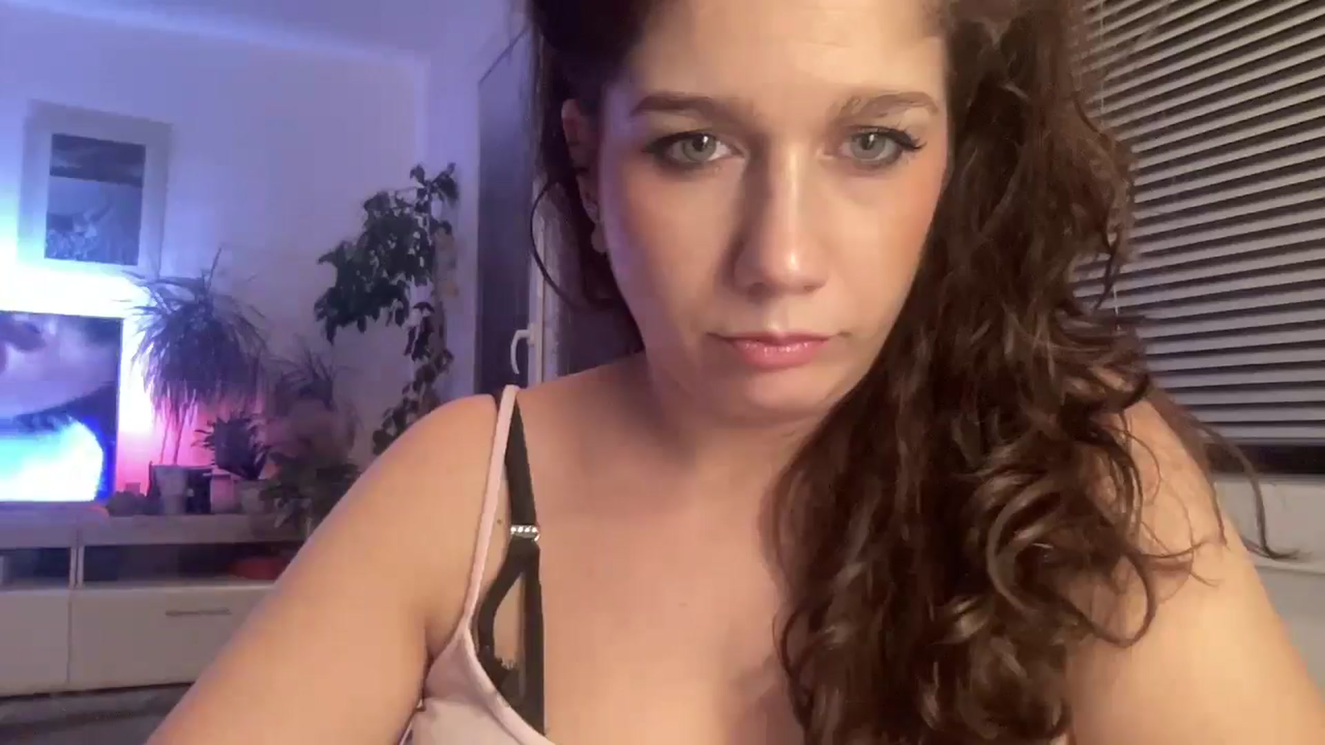 Gallery image thumbnail from Squirrel_MFC's myfreecams stream on, 02/08/2026, 24:00 image 7 of 20