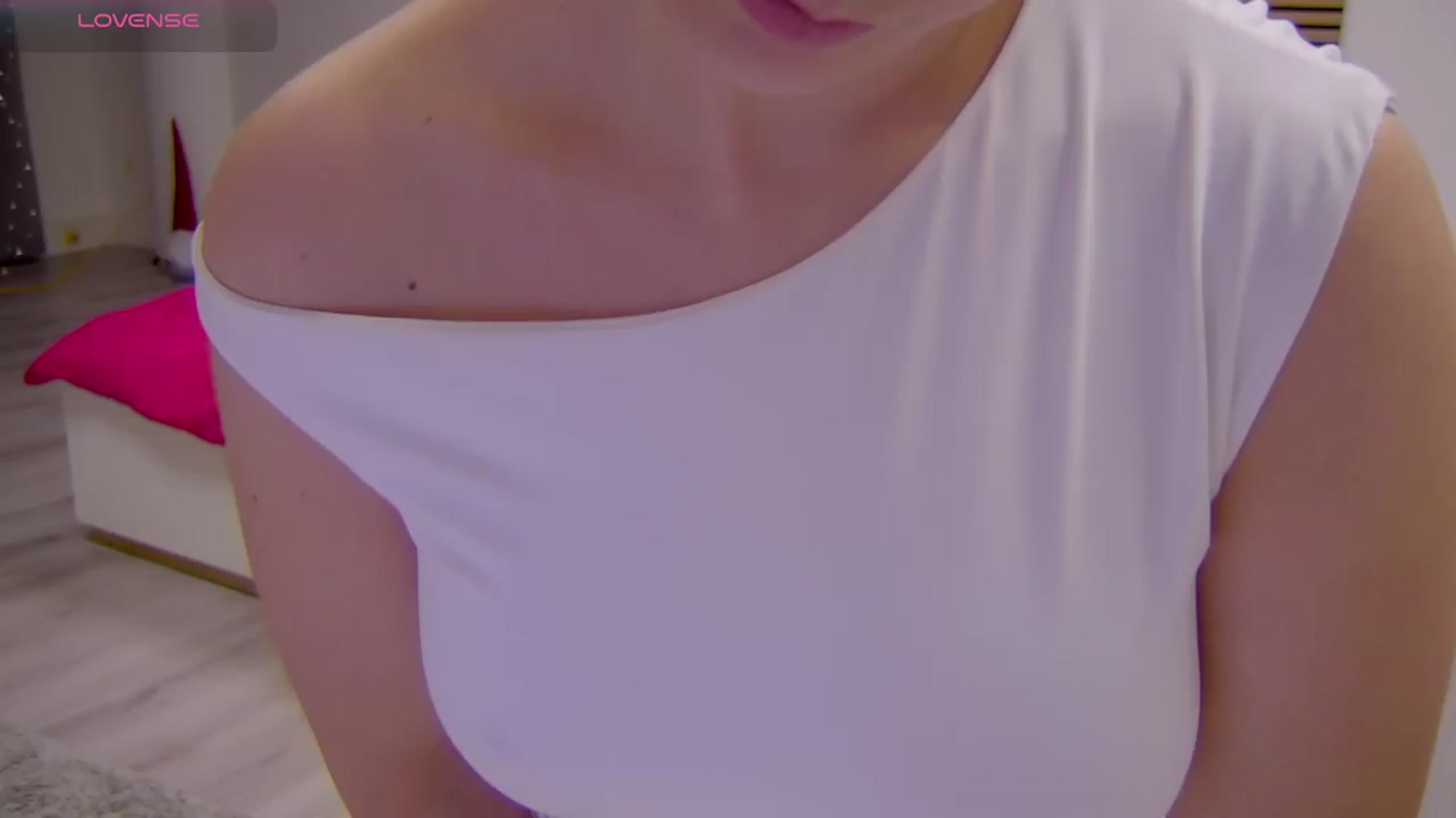 Gallery image thumbnail from Squirrel_MFC's myfreecams stream on, 02/11/2026, 01:01 image 9 of 20