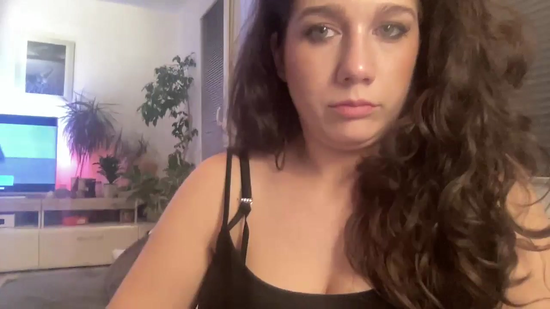 Gallery image thumbnail from Squirrel_MFC's myfreecams stream on, 04/07/2026, 24:01 image 14 of 20