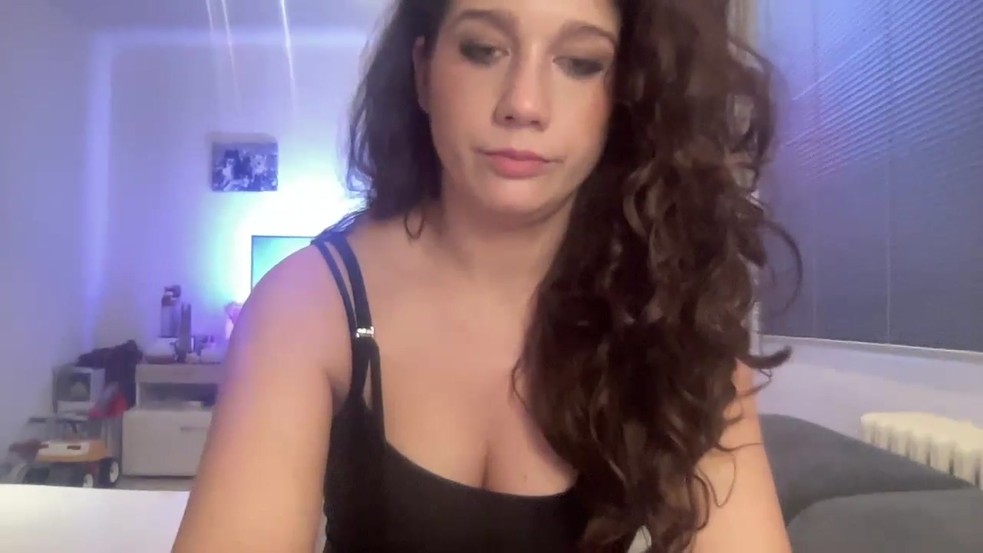 Gallery image thumbnail from Squirrel_MFC's myfreecams stream on, 04/07/2026, 24:01 image 5 of 20
