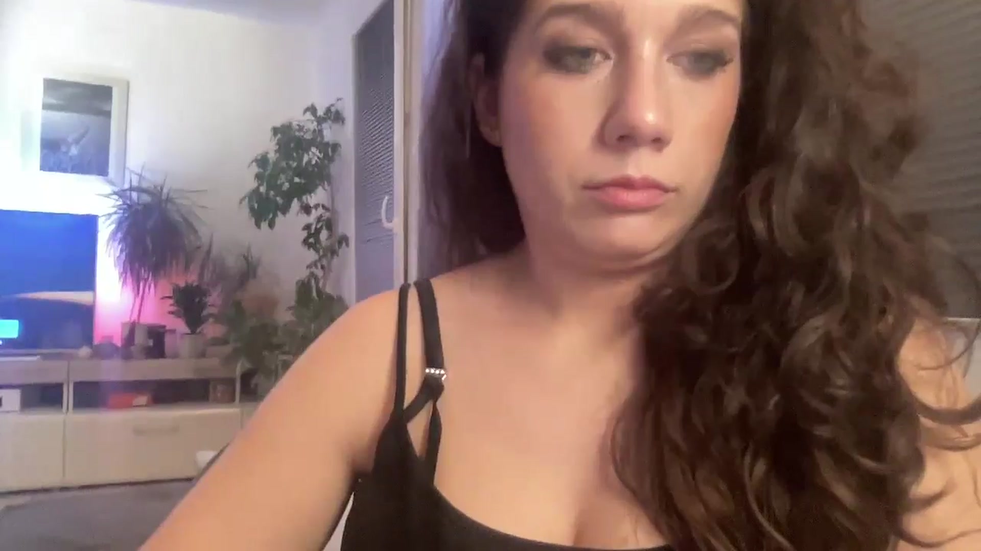 Gallery image thumbnail from Squirrel_MFC's myfreecams stream on, 04/07/2026, 24:01 image 18 of 20
