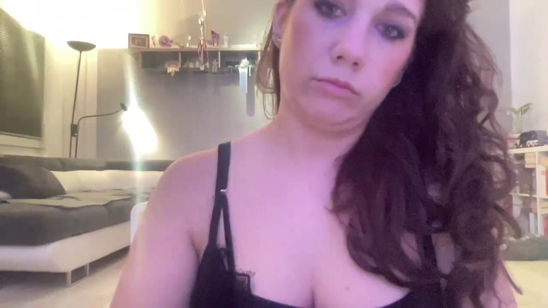 Gallery image thumbnail from Squirrel_MFC's myfreecams stream on, 04/07/2026, 01:42 image 14 of 20