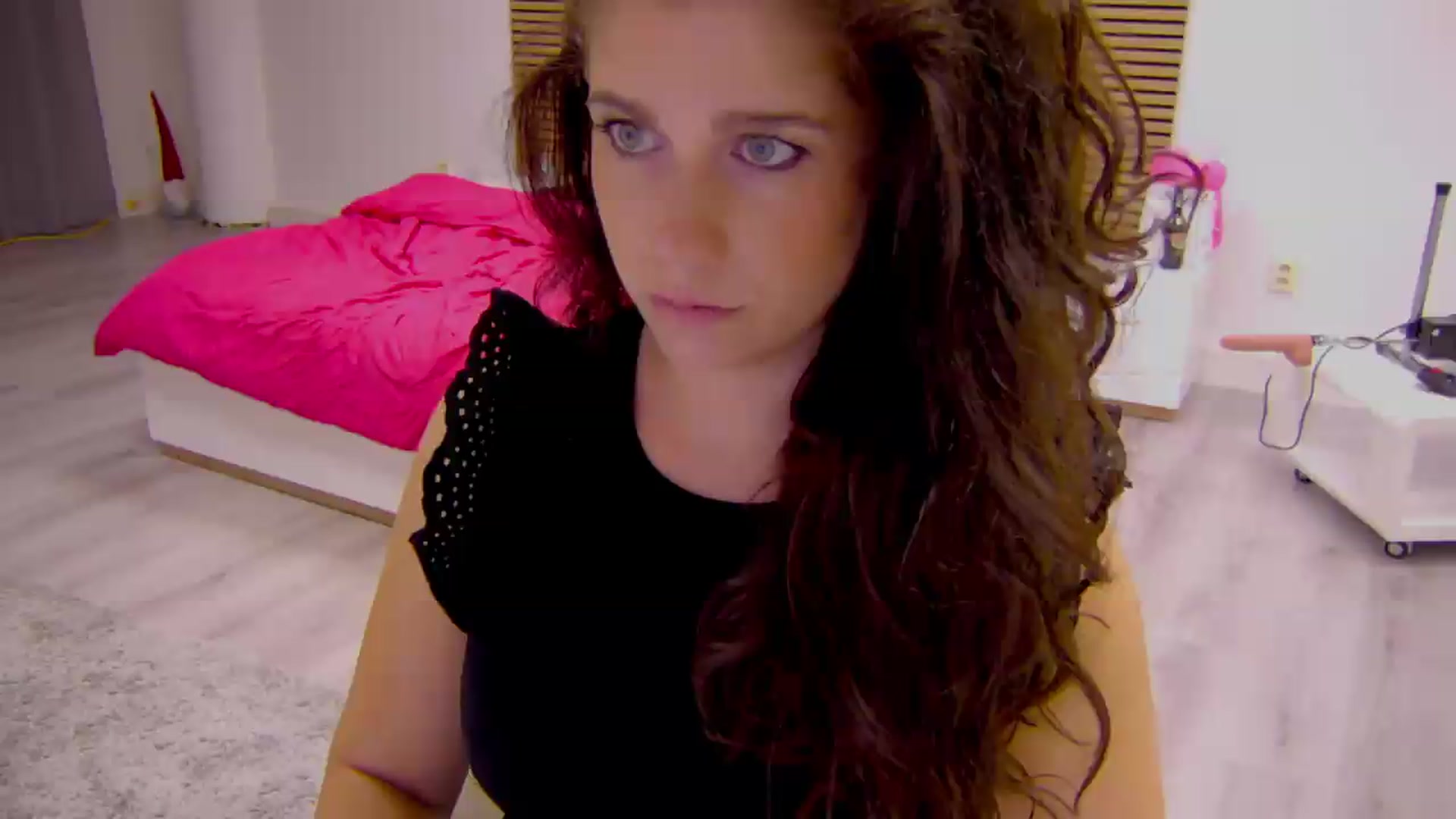 Gallery image thumbnail from Squirrel_MFC's myfreecams stream on, 06/27/2026, 21:35 image 4 of 20