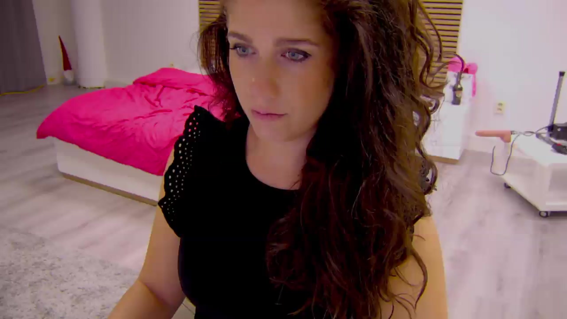 Gallery image thumbnail from Squirrel_MFC's myfreecams stream on, 06/27/2026, 21:35 image 1 of 20