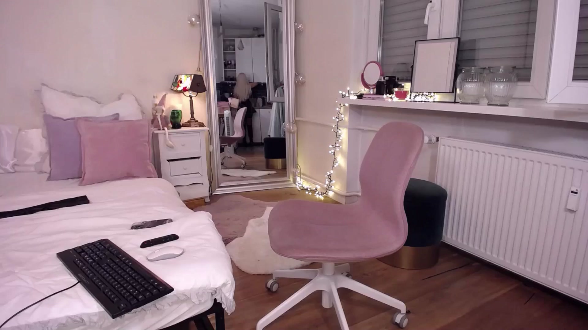 Gallery image thumbnail from Squirtly_Alex's myfreecams stream on, 06/01/2024, 20:39 image 6 of 20