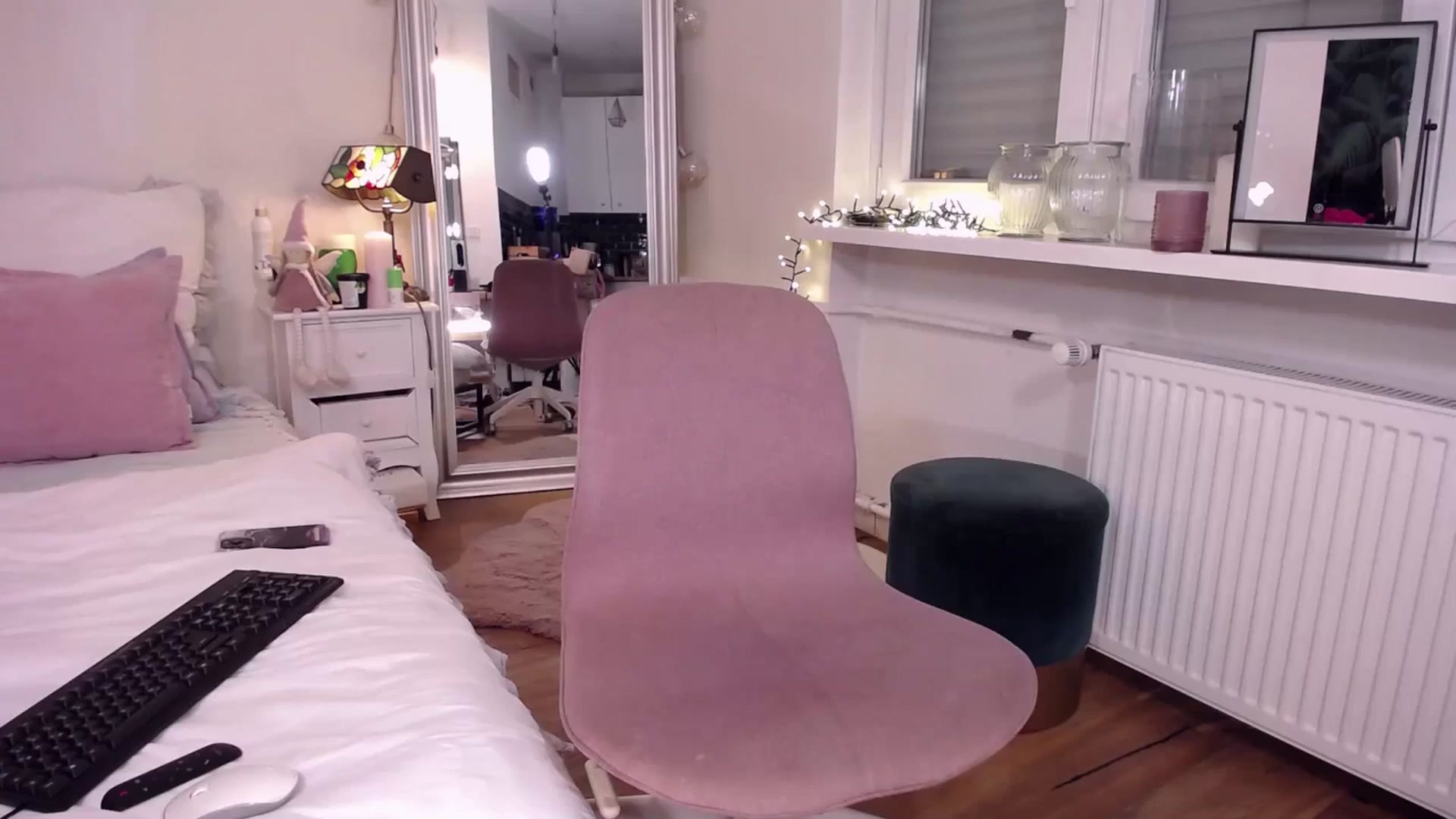 Gallery image thumbnail from Squirtly_Alex's myfreecams stream on, 06/17/2024, 02:42 image 3 of 20