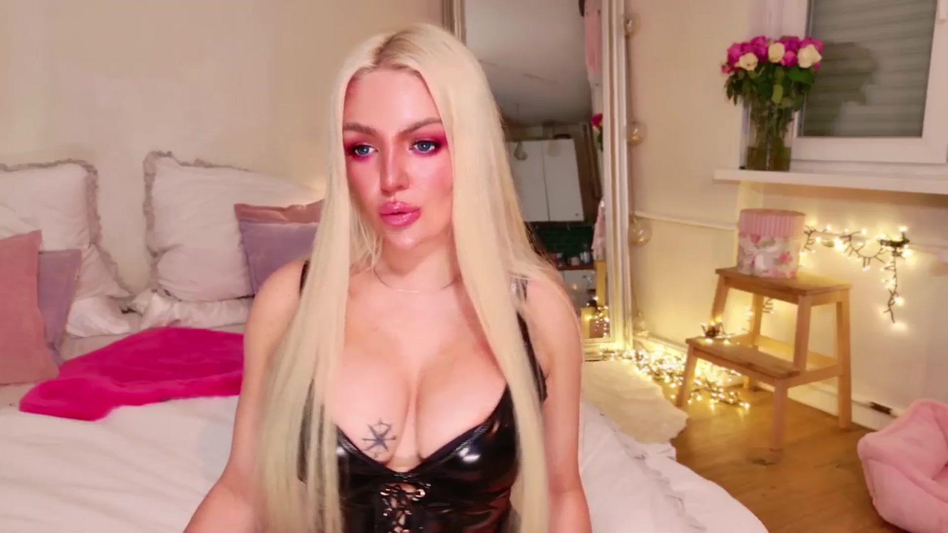 Gallery image thumbnail from Squirtly_Alex's myfreecams stream on, 04/20/2025, 22:17 image 12 of 20