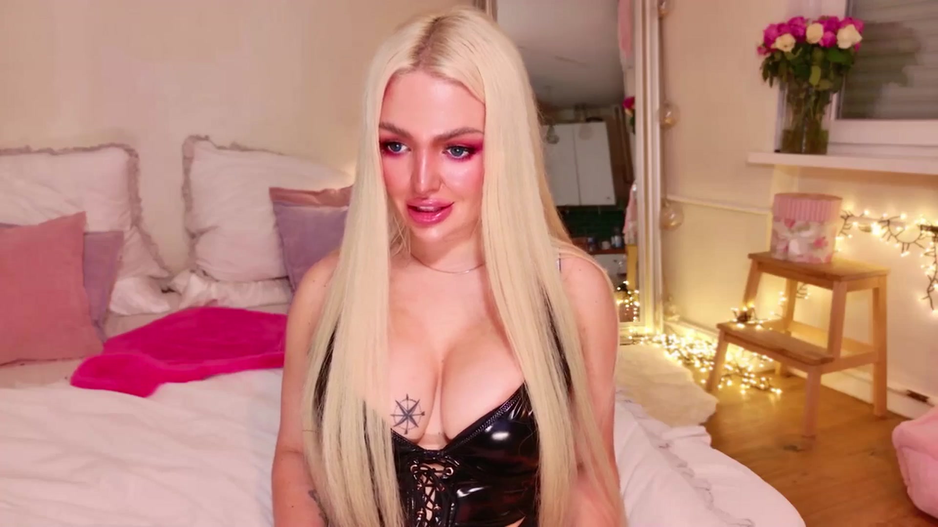 Gallery image thumbnail from Squirtly_Alex's myfreecams stream on, 04/20/2025, 22:17 image 15 of 20