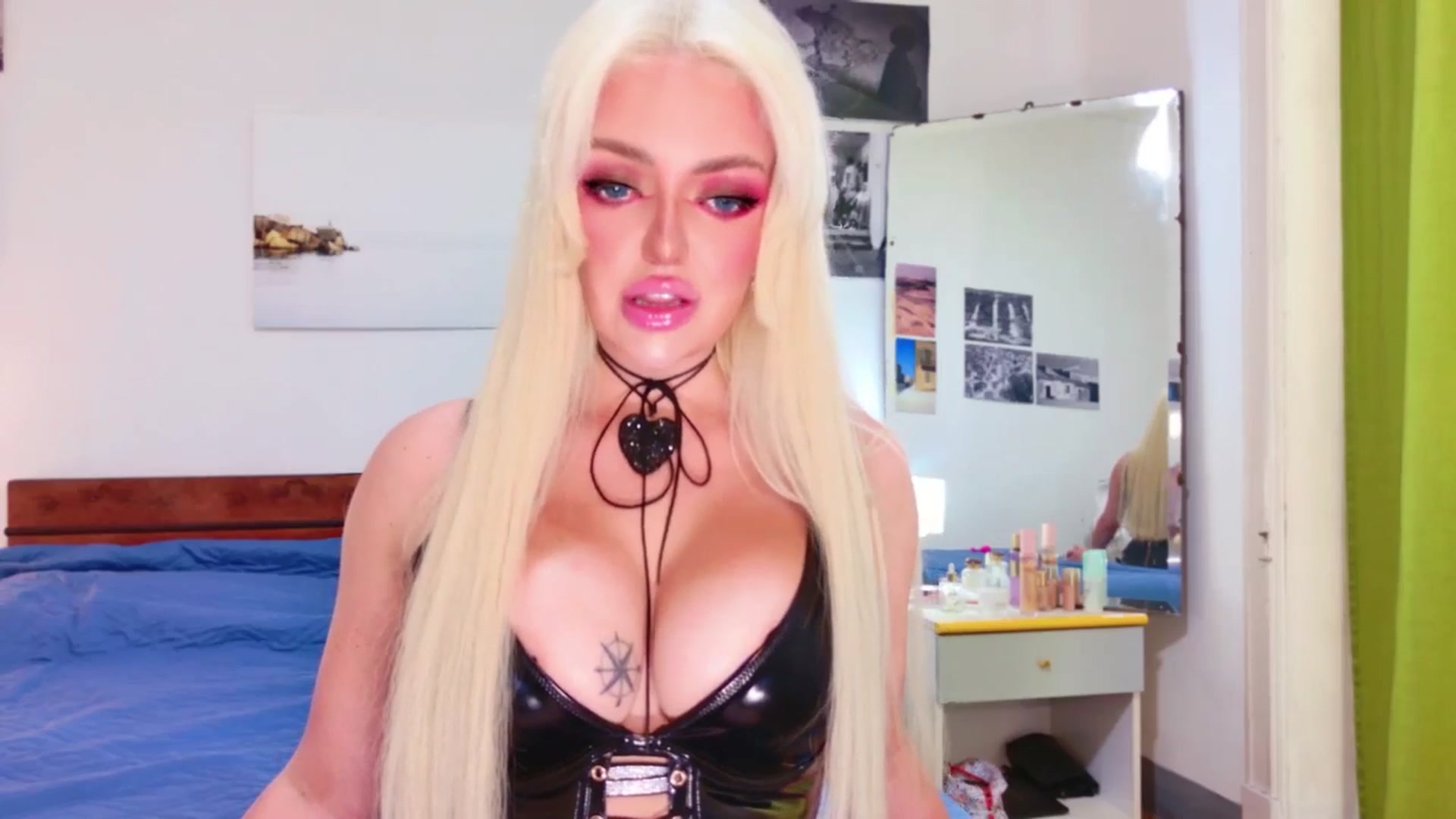 Gallery image thumbnail from Squirtly_Alex's myfreecams stream on, 05/25/2025, 16:37 image 5 of 20