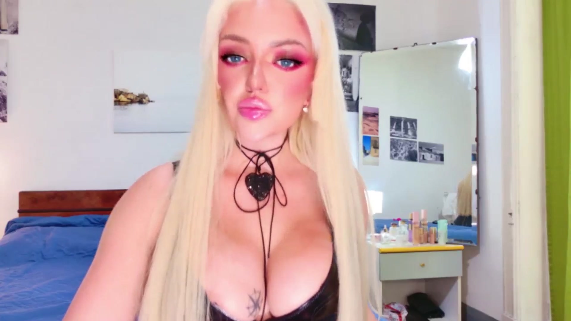 Gallery image thumbnail from Squirtly_Alex's myfreecams stream on, 05/25/2025, 16:37 image 15 of 20