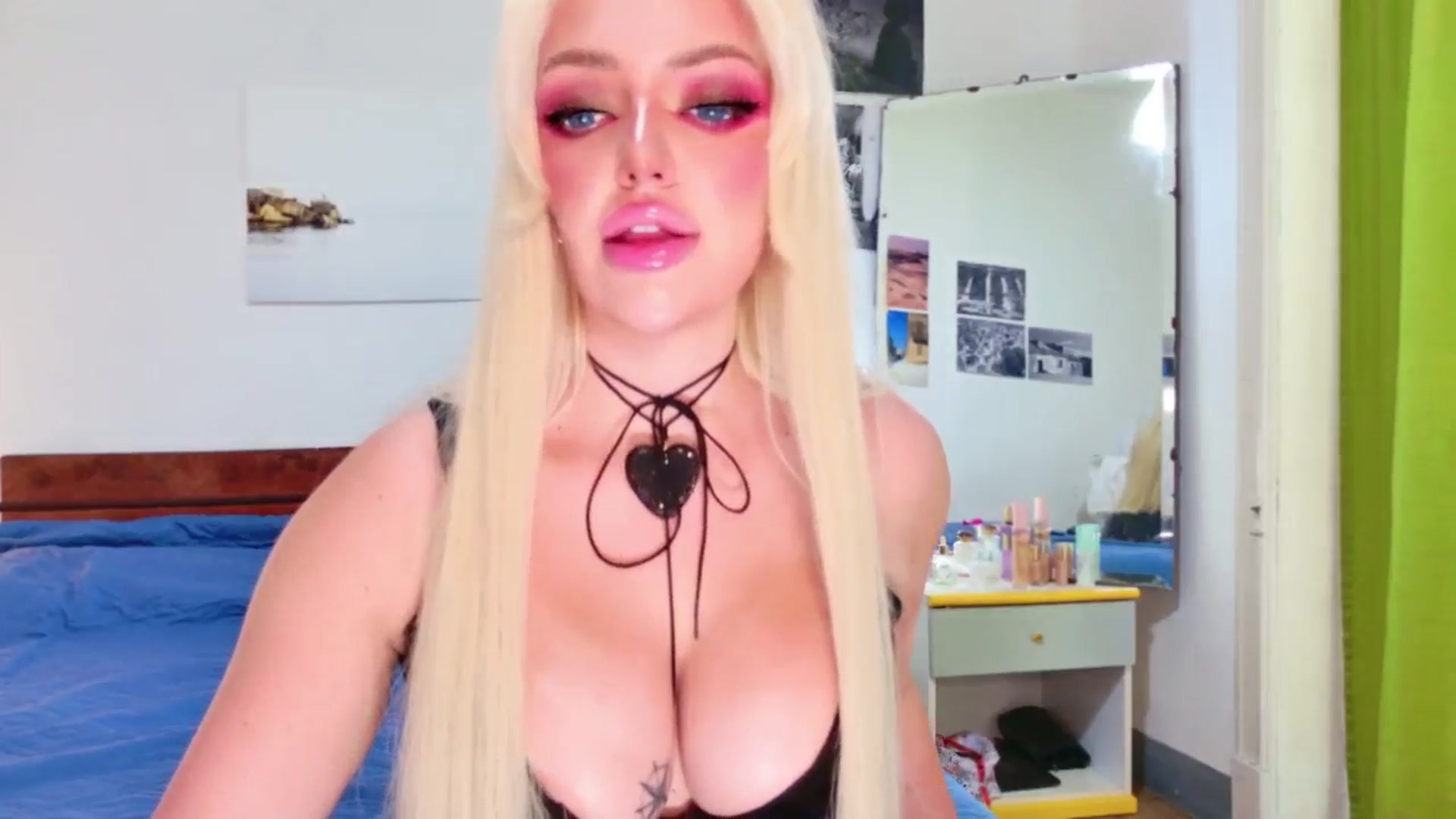 Gallery image thumbnail from Squirtly_Alex's myfreecams stream on, 05/25/2025, 16:37 image 7 of 20