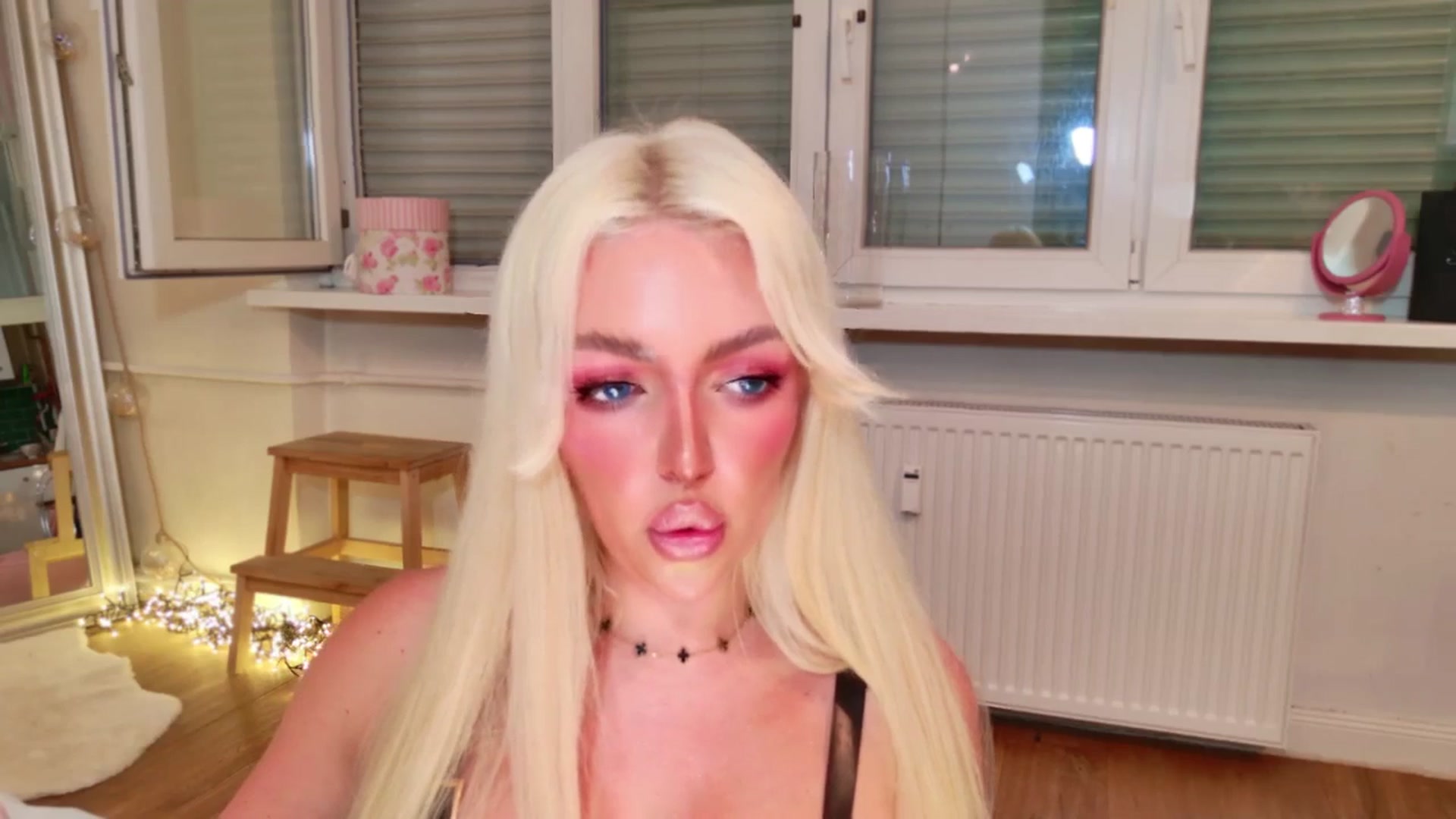 Gallery image thumbnail from Squirtly_Alex's myfreecams stream on, 06/01/2025, 17:50 image 12 of 20