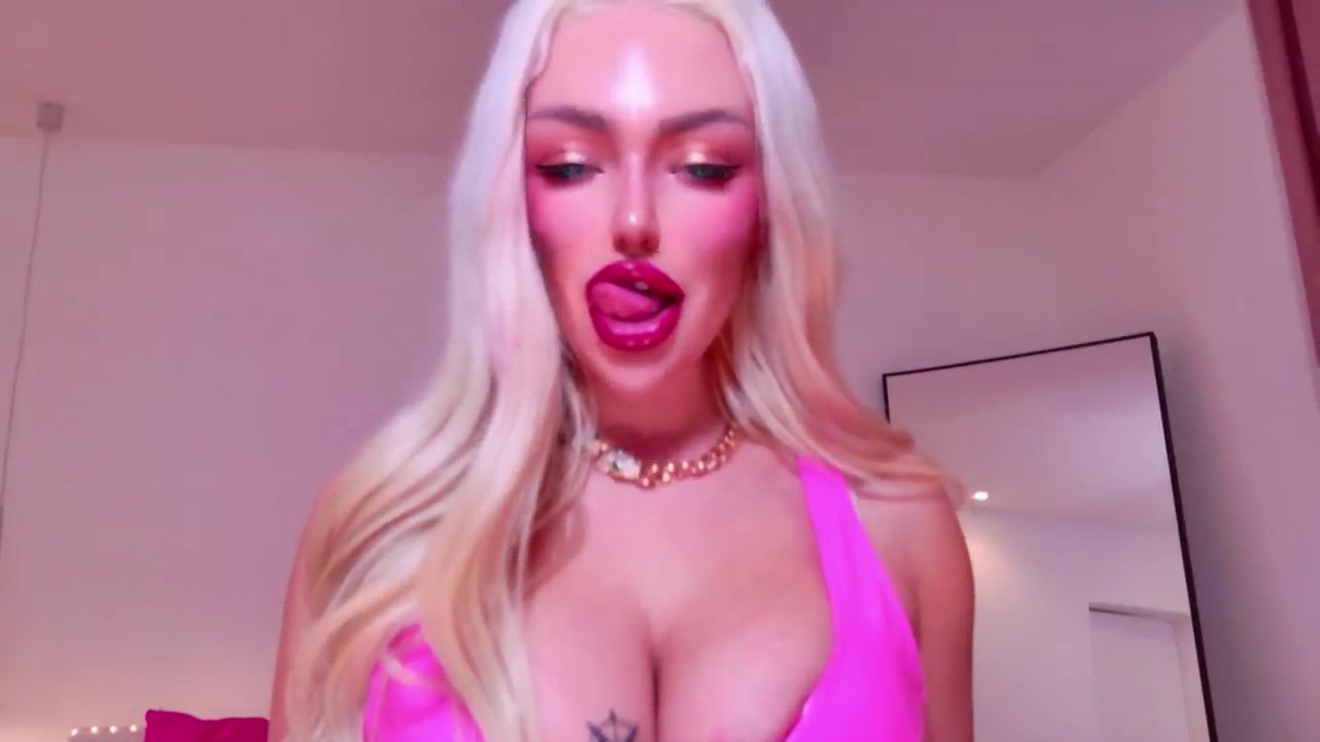 Gallery image thumbnail from Squirtly_Alex's myfreecams stream on, 12/21/2025, 20:09 image 19 of 20