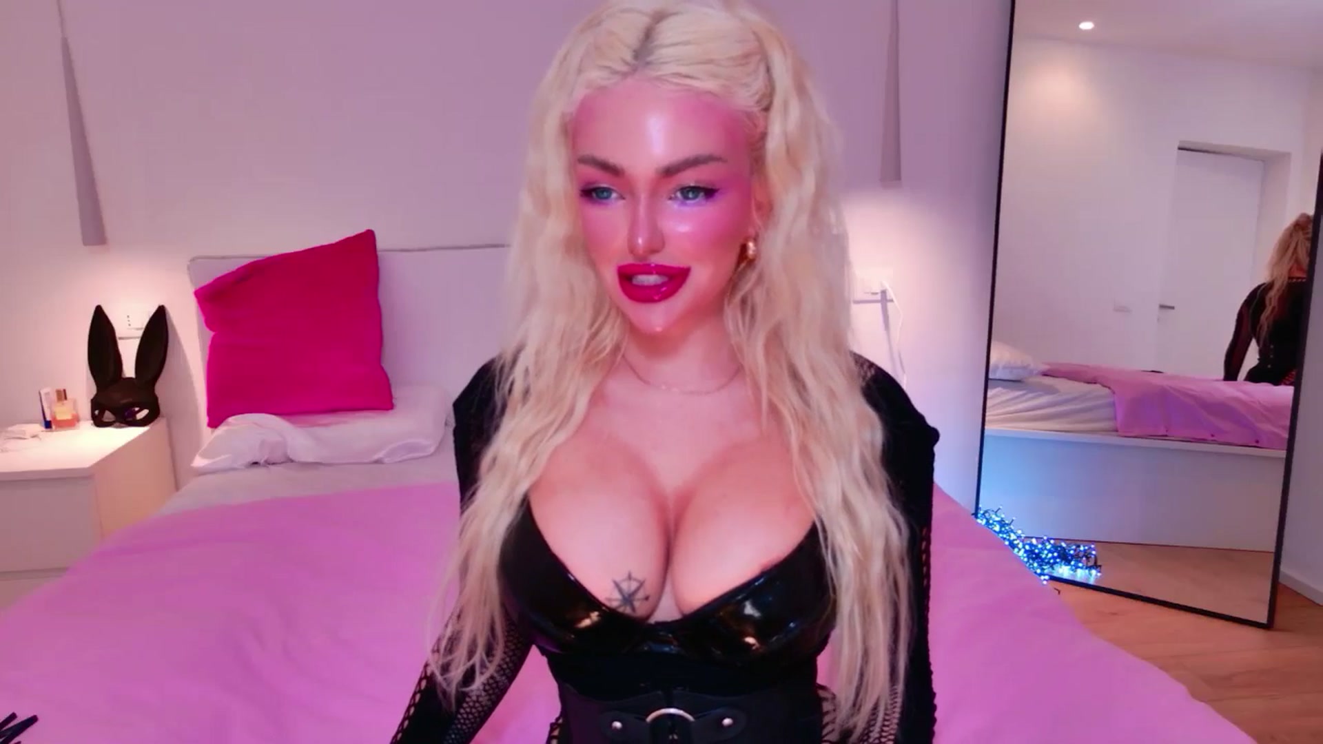 Gallery image thumbnail from Squirtly_Alex's myfreecams stream on, 12/25/2025, 19:17 image 2 of 20