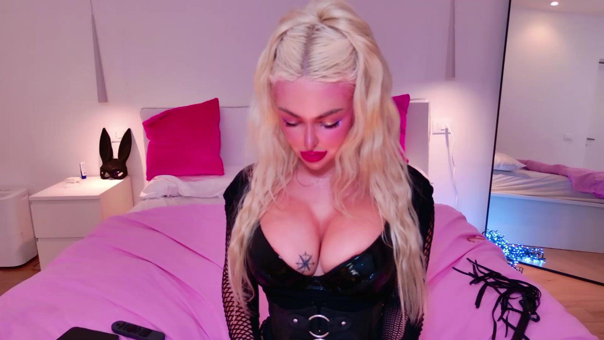 Gallery image thumbnail from Squirtly_Alex's myfreecams stream on, 12/25/2025, 20:24 image 20 of 20