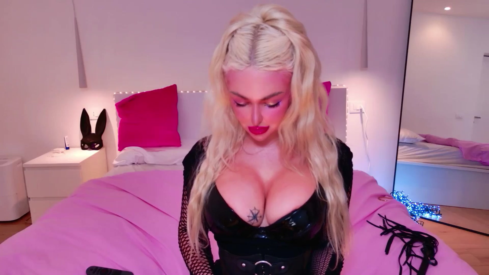 Gallery image thumbnail from Squirtly_Alex's myfreecams stream on, 12/25/2025, 20:24 image 19 of 20