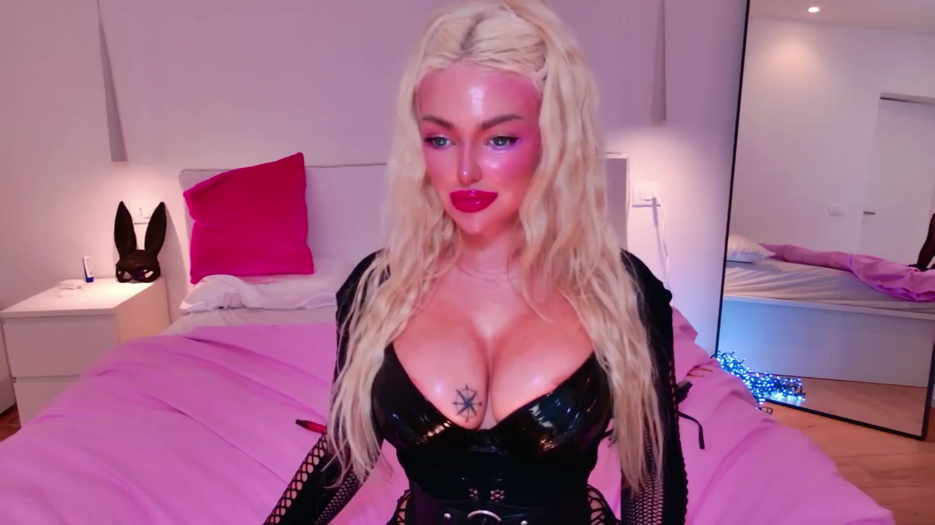 Gallery image thumbnail from Squirtly_Alex's myfreecams stream on, 12/25/2025, 21:11 image 20 of 20