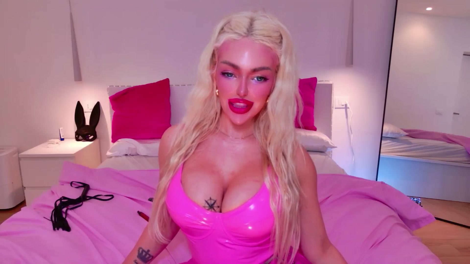 Gallery image thumbnail from Squirtly_Alex's myfreecams stream on, 12/26/2025, 01:58 image 18 of 20