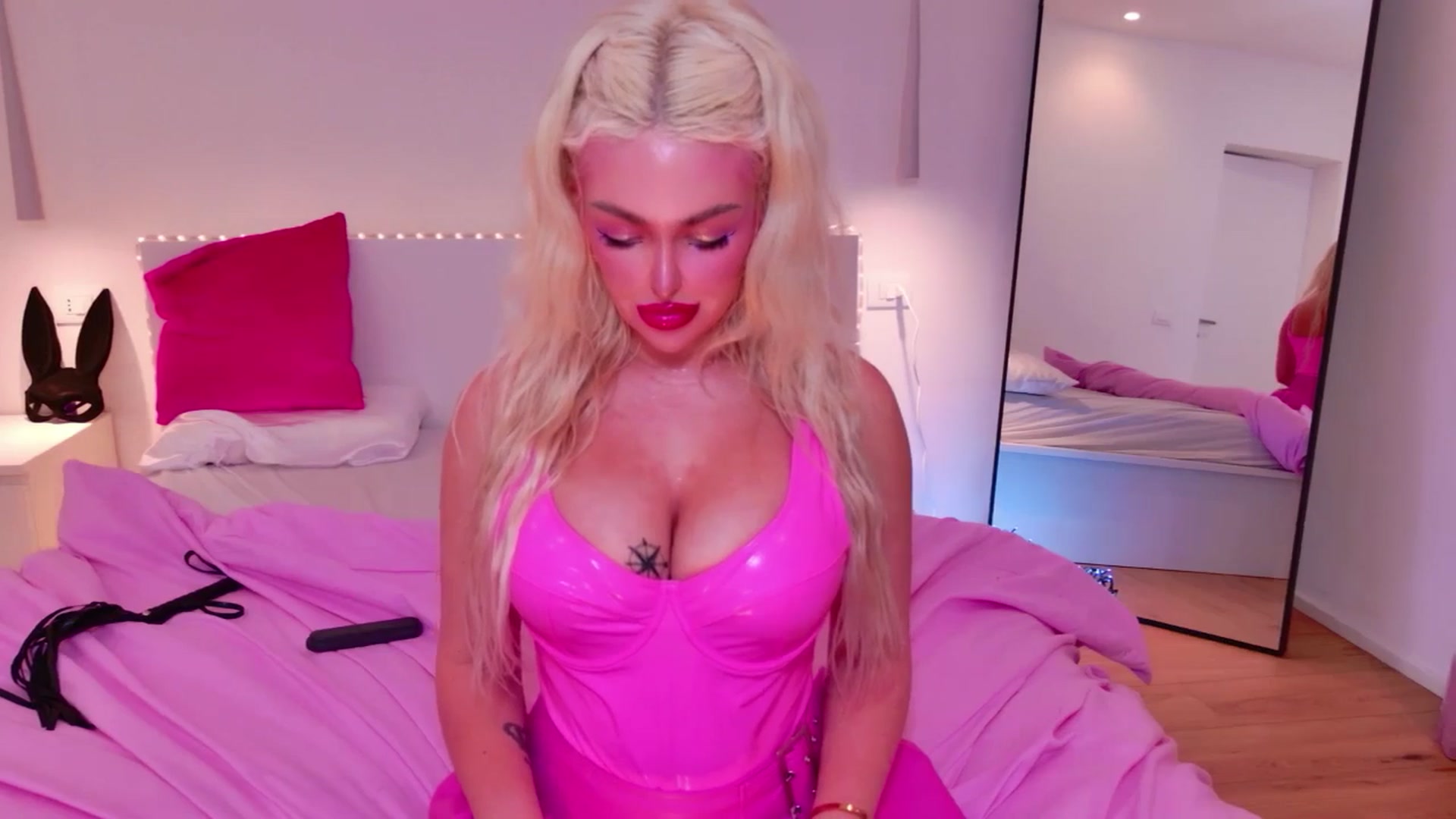 Gallery image thumbnail from Squirtly_Alex's myfreecams stream on, 12/26/2025, 01:58 image 14 of 20