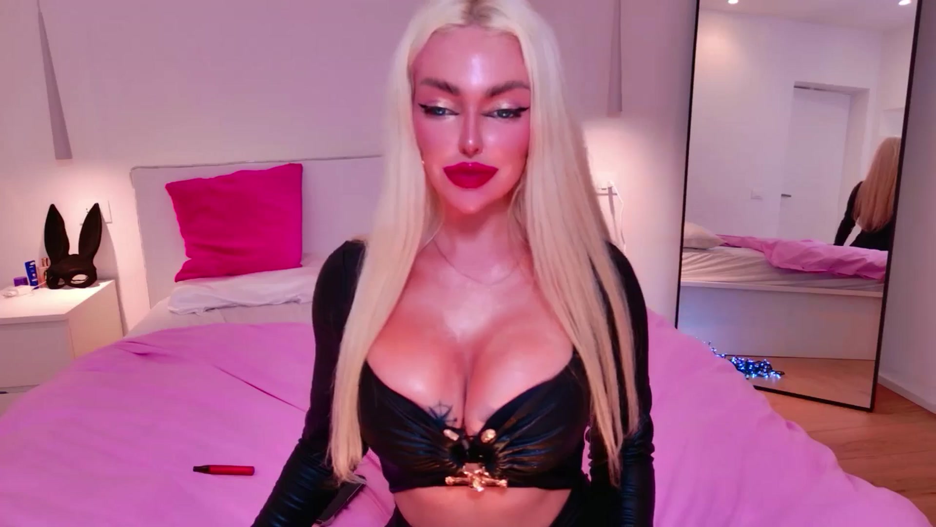 Gallery image thumbnail from Squirtly_Alex's myfreecams stream on, 12/26/2025, 21:29 image 18 of 20