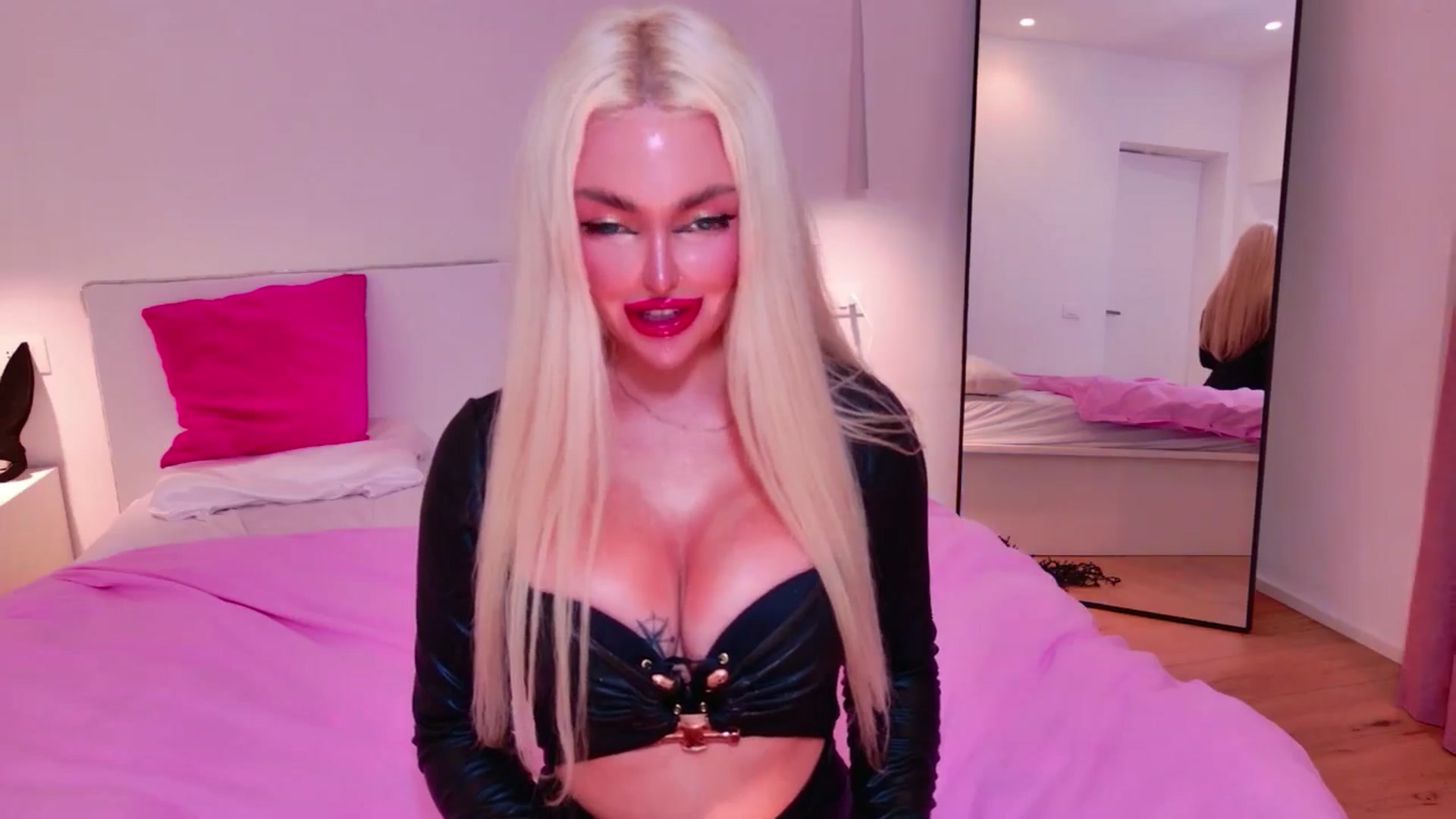 Gallery image thumbnail from Squirtly_Alex's myfreecams stream on, 12/26/2025, 21:29 image 8 of 20
