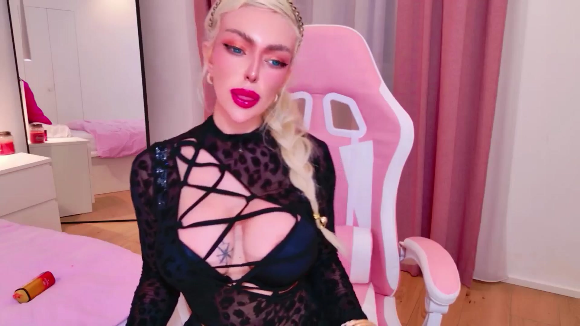 Gallery image thumbnail from Squirtly_Alex's myfreecams stream on, 04/26/2026, 19:50 image 6 of 20