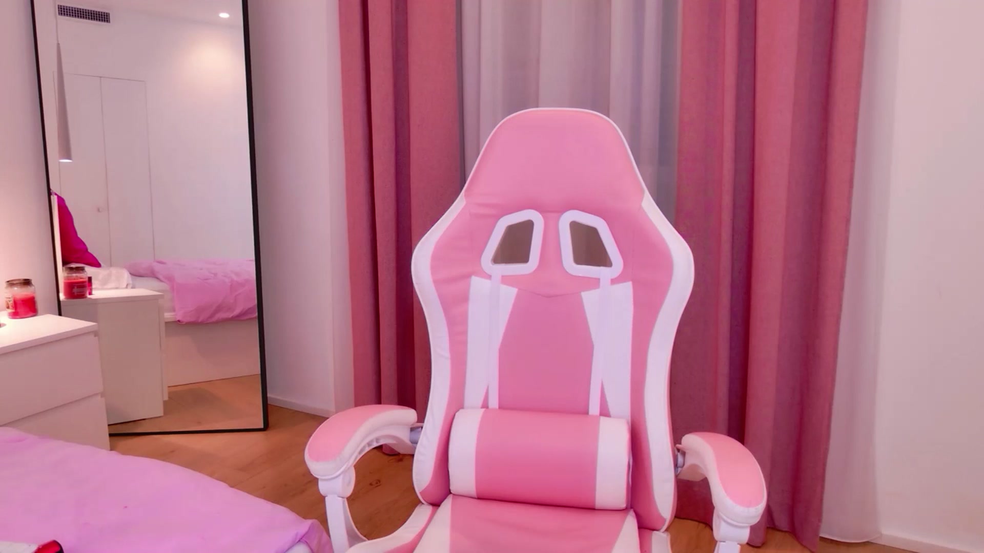 Gallery image thumbnail from Squirtly_Alex's myfreecams stream on, 04/26/2026, 19:50 image 9 of 20
