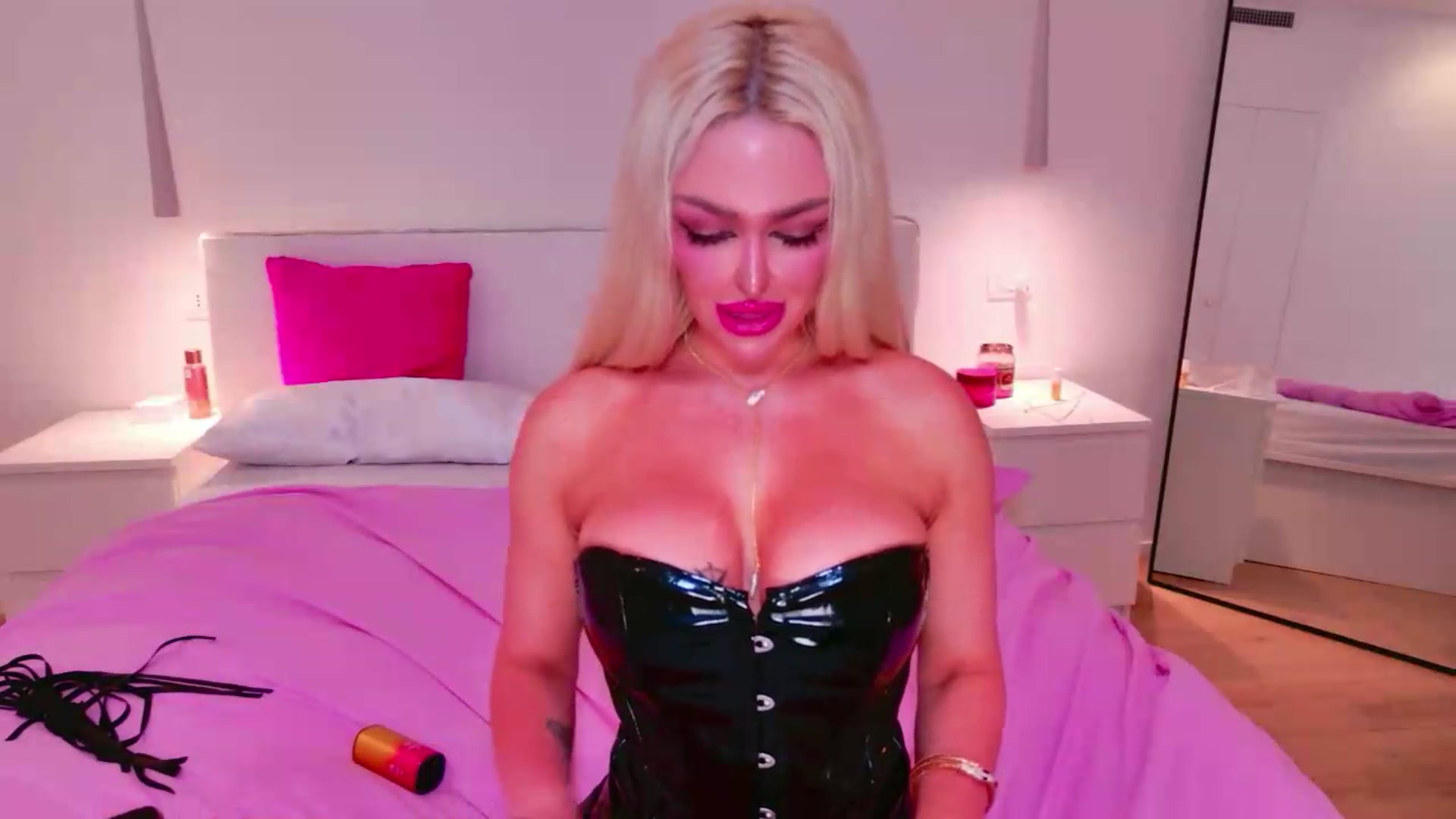 Gallery image thumbnail from Squirtly_Alex's myfreecams stream on, 05/16/2026, 20:56 image 15 of 20