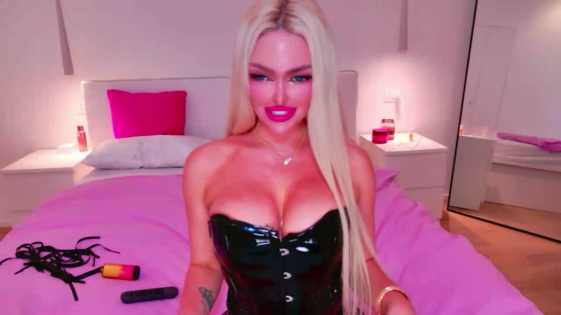 Gallery image thumbnail from Squirtly_Alex's myfreecams stream on, 05/16/2026, 20:56 image 8 of 20