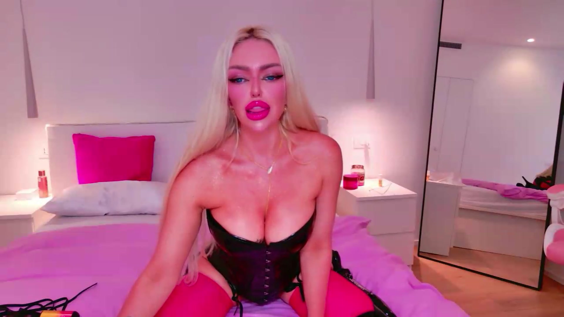 Gallery image thumbnail from Squirtly_Alex's myfreecams stream on, 05/16/2026, 20:56 image 6 of 20