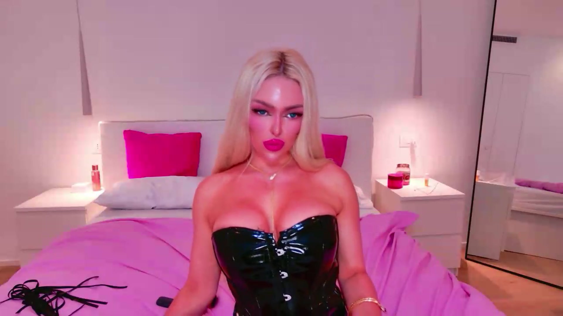 Gallery image thumbnail from Squirtly_Alex's myfreecams stream on, 05/16/2026, 20:56 image 17 of 20