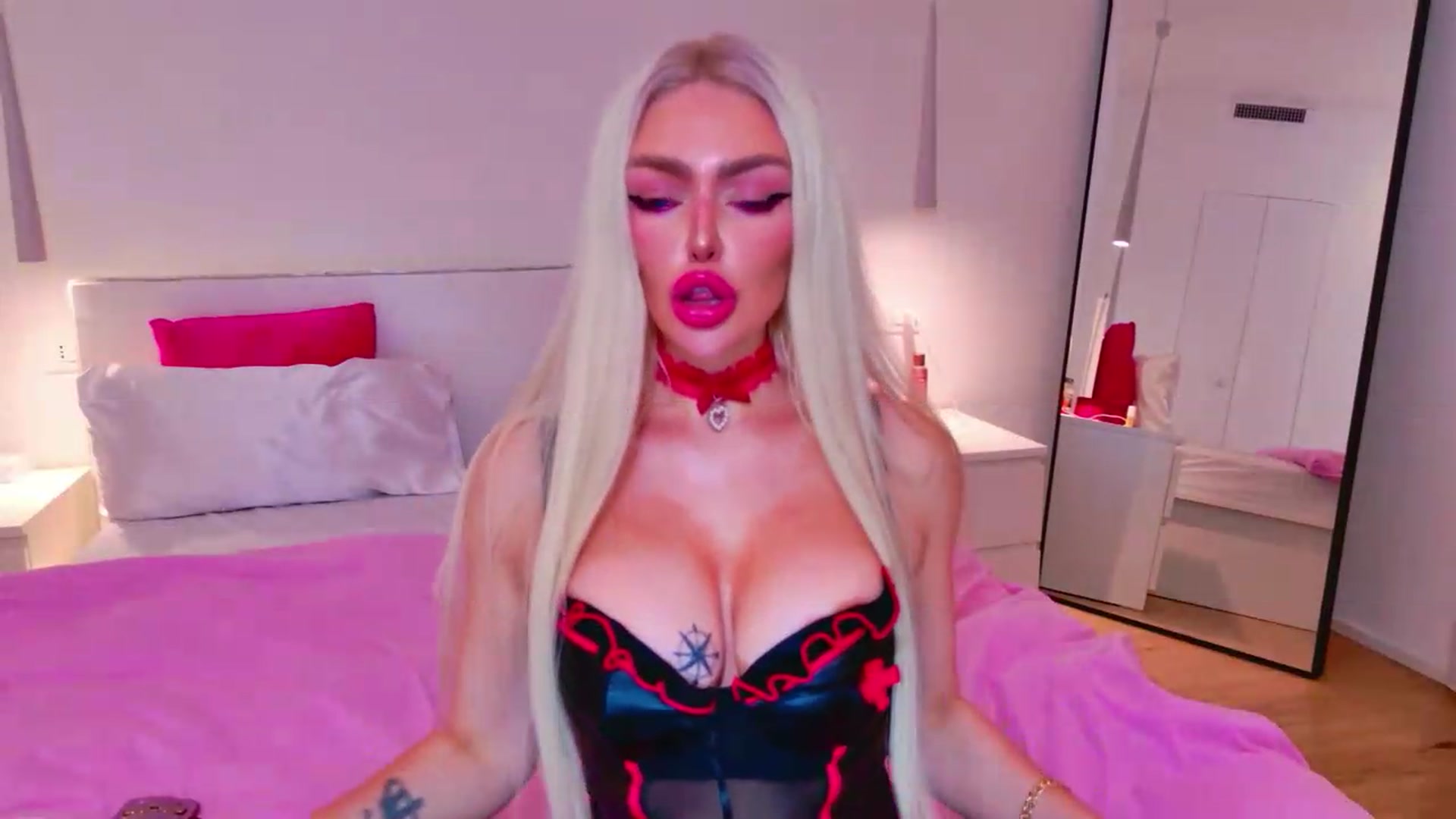 Gallery image thumbnail from Squirtly_Alex's myfreecams stream on, 05/24/2026, 18:00 image 11 of 20