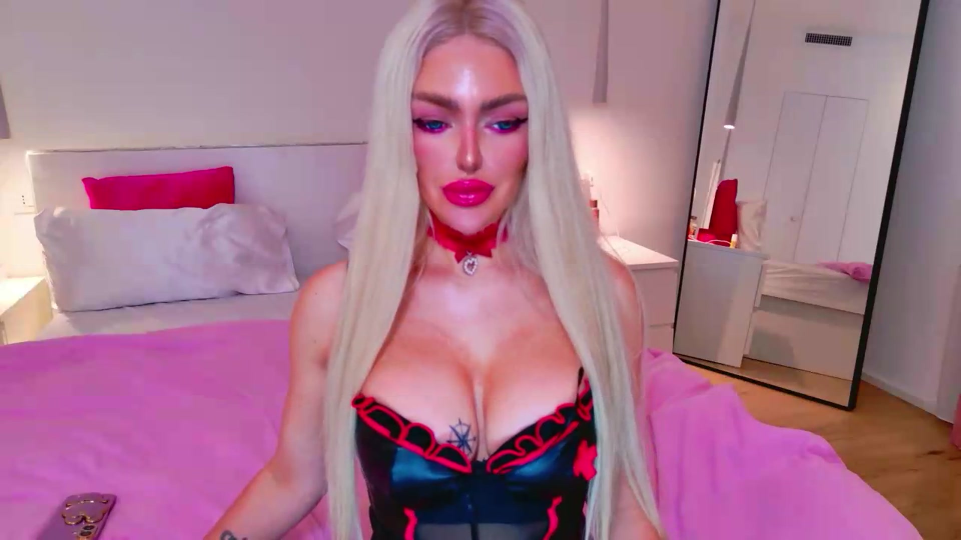 Gallery image thumbnail from Squirtly_Alex's myfreecams stream on, 05/24/2026, 18:00 image 14 of 20