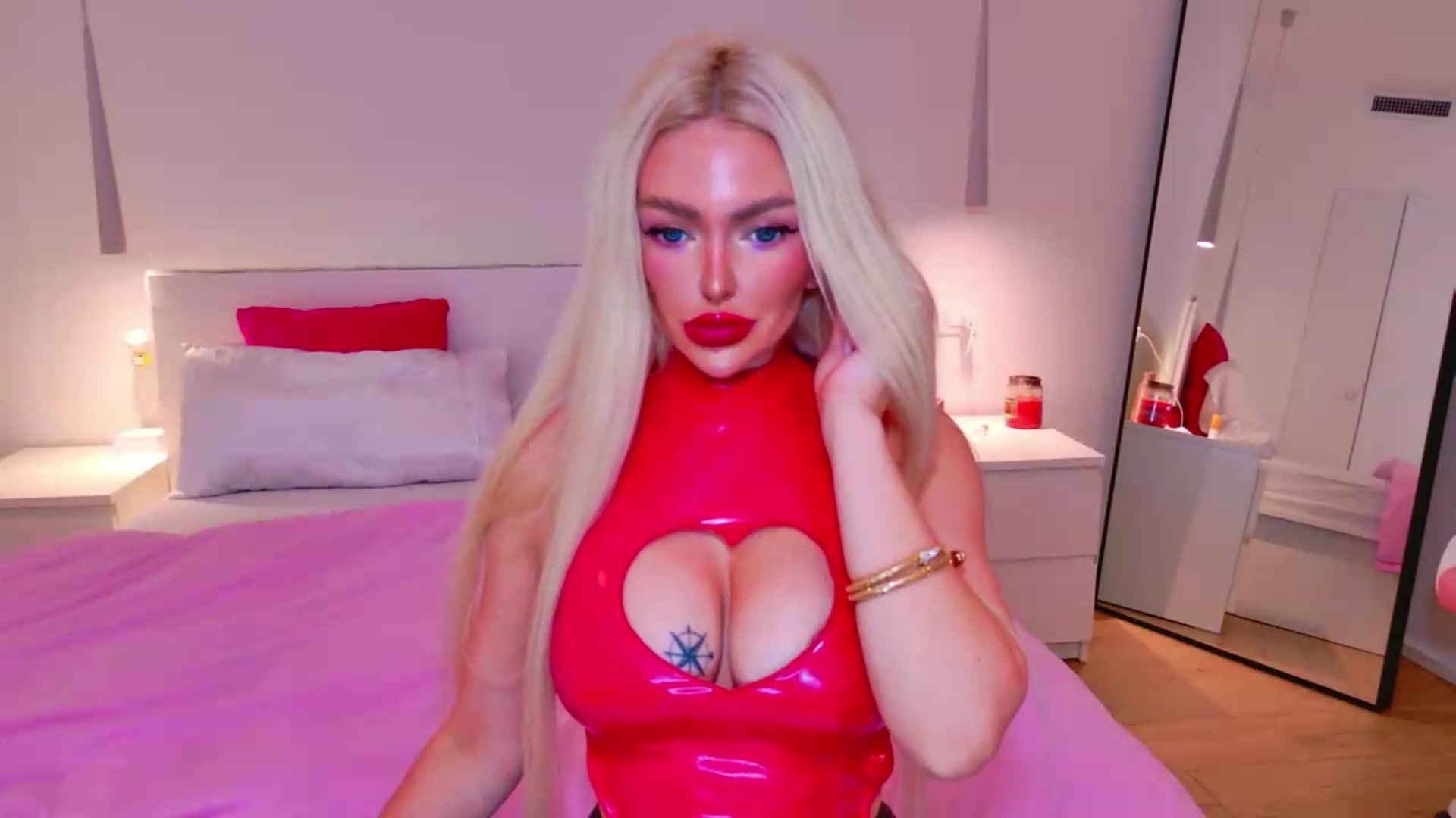 Gallery image thumbnail from Squirtly_Alex's myfreecams stream on, 05/31/2026, 18:17 image 17 of 20