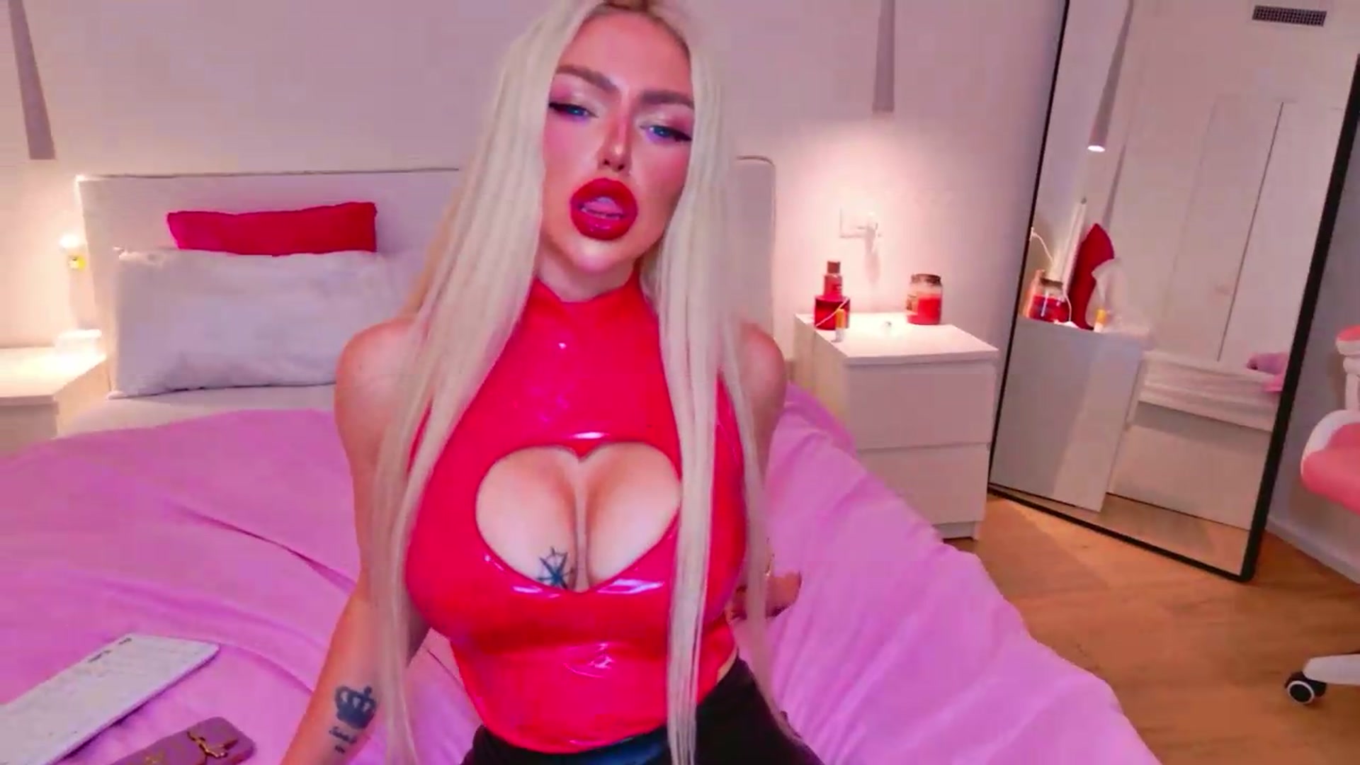 Gallery image thumbnail from Squirtly_Alex's myfreecams stream on, 05/31/2026, 18:17 image 12 of 20